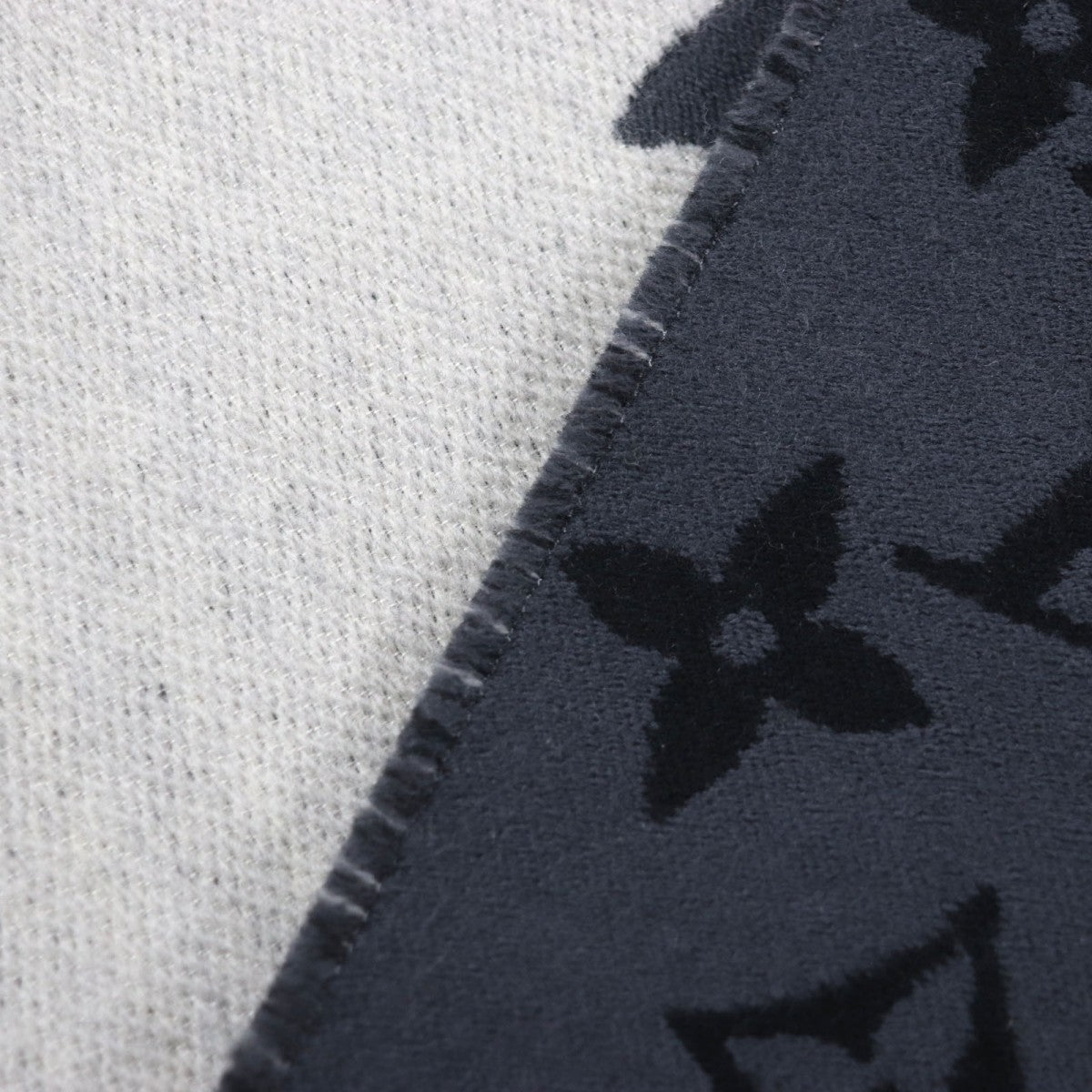 LOUIS VUITTON Scarf M76377 Main: 89% wool, Main: 11% silk gray Monogram Echarpe All You Need mens