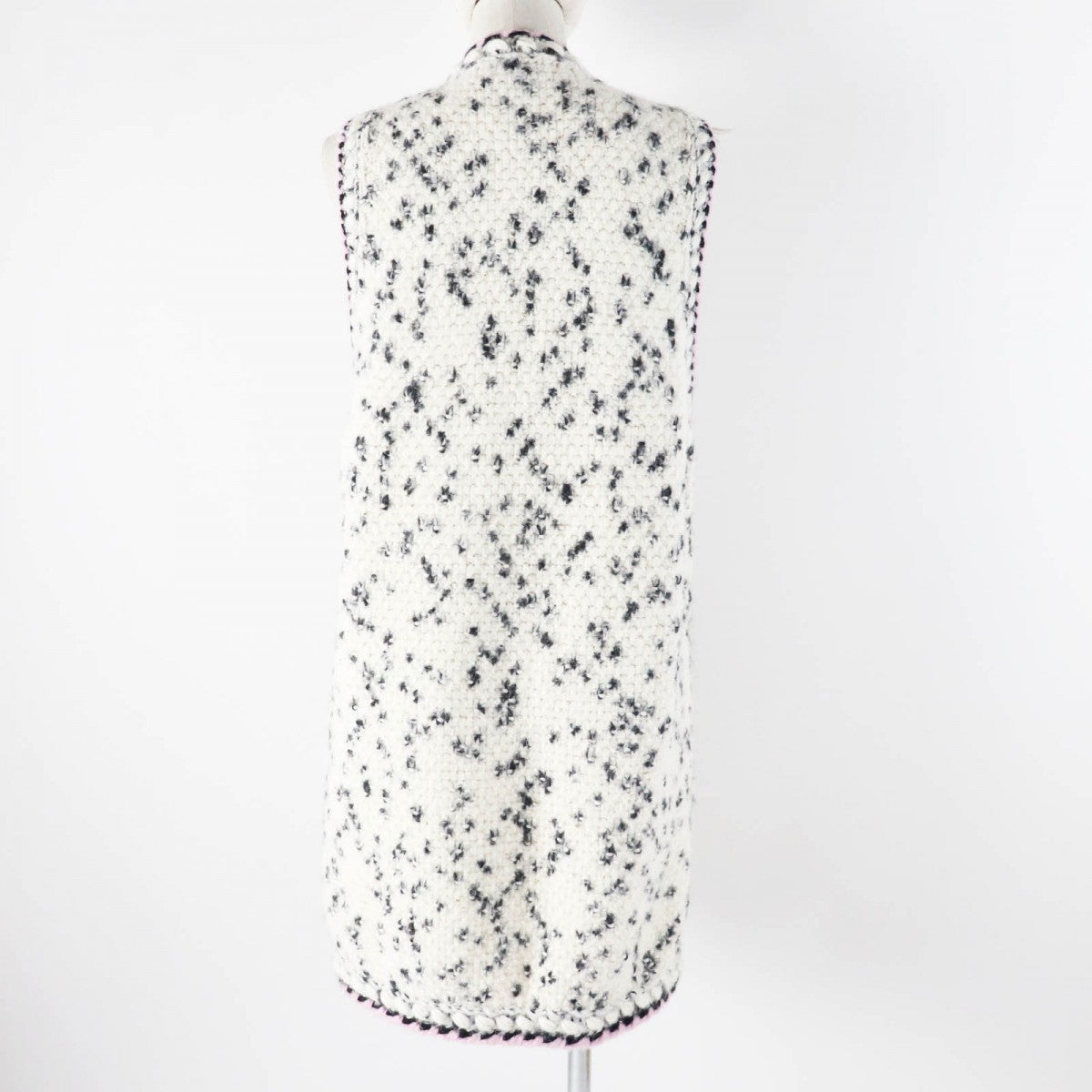 CHANEL Vest 21A P71038 Outer material: 34% cashmere, 26% wool, 16% alpaca, 10% silk, 9% nylon Ecru Black Women 36