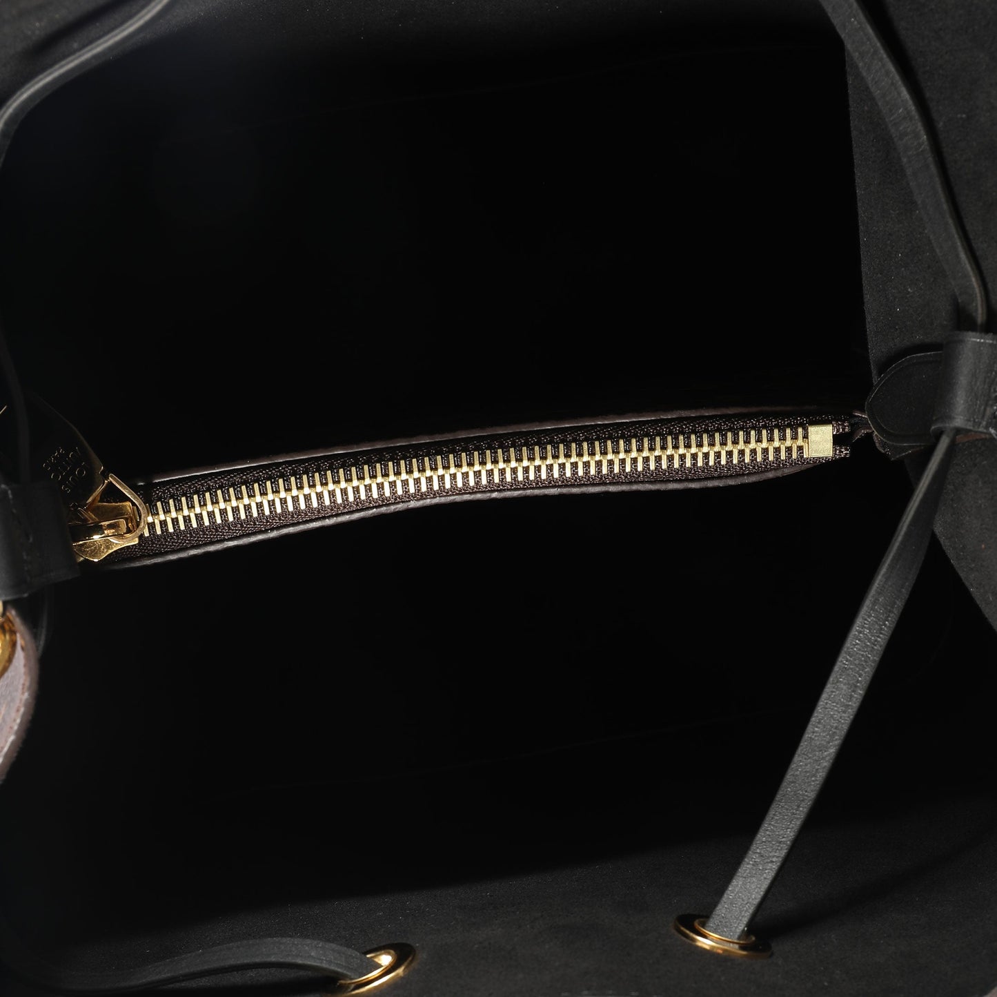 Louis Vuitton Louis Vuitton Monogram Canvas & Black Leather NéoNoé MM