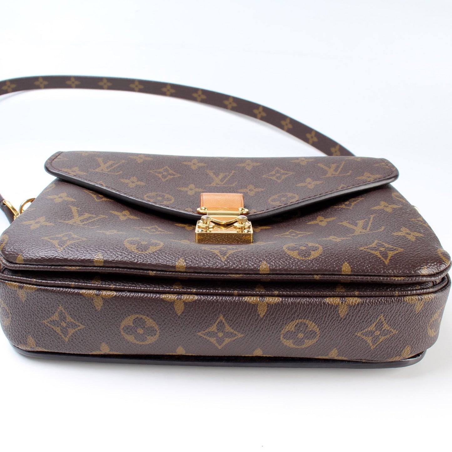 Louis Vuitton Pochette Metis Monogram