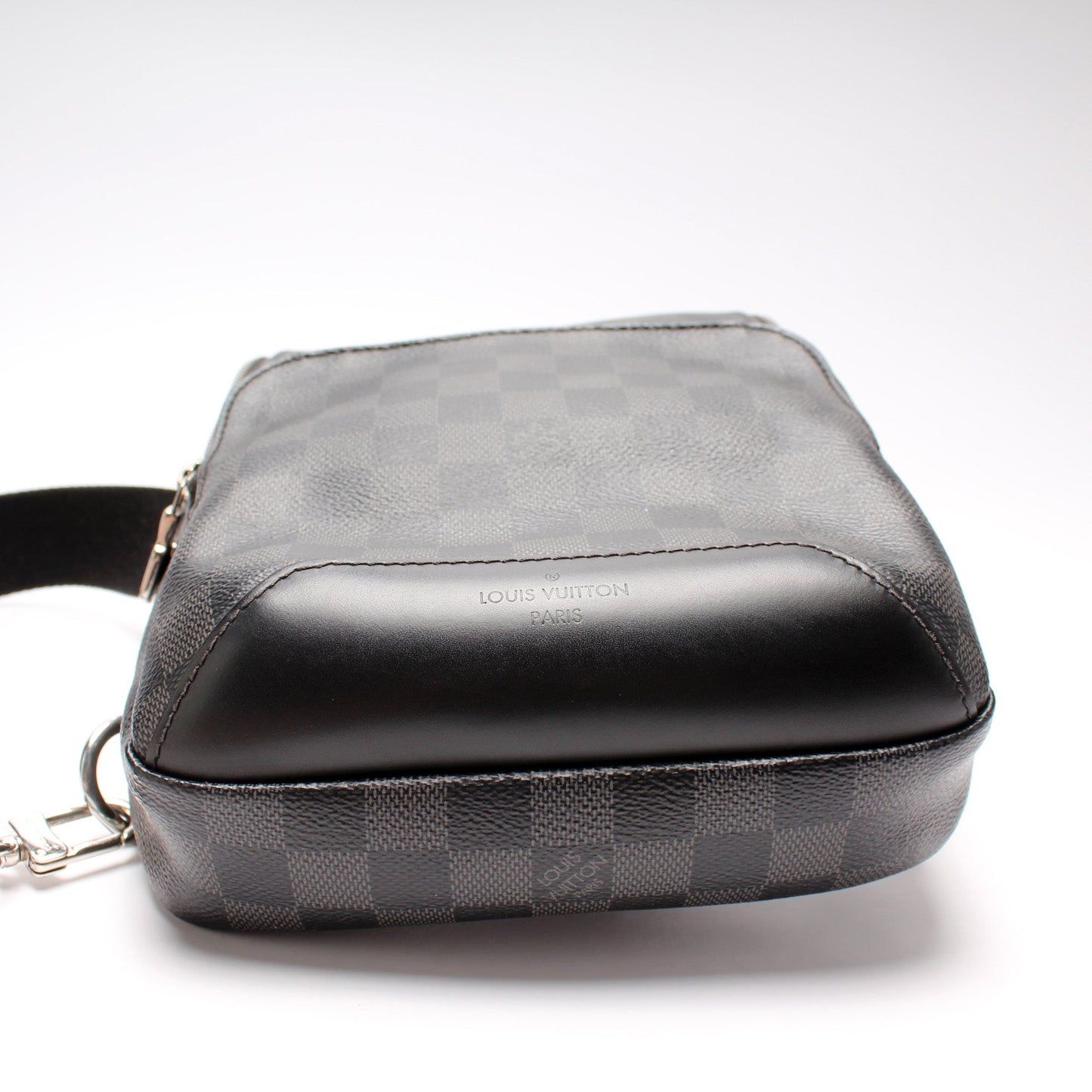 Louis Vuitton Avenue Sling Bag Damier Graphite