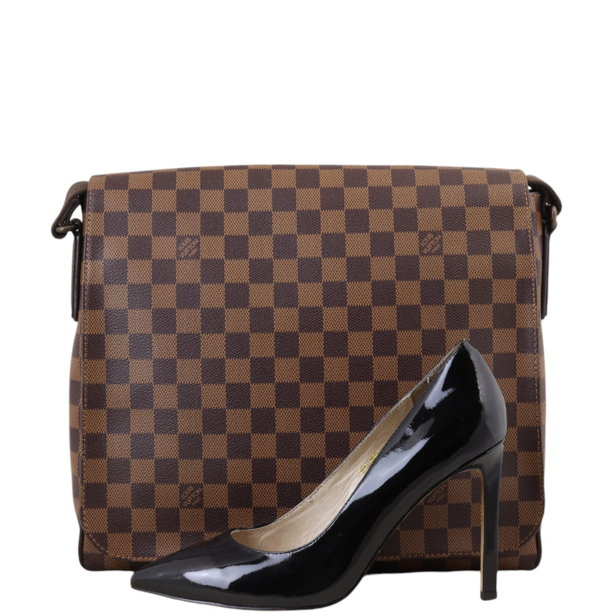 Louis Vuitton District MM Damier Ebene