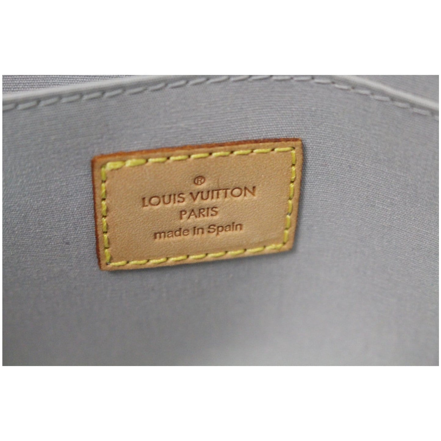 LOUIS VUITTON Roxbury Drive Vernis Leather Shoulder Bag Cream - 20% OFF