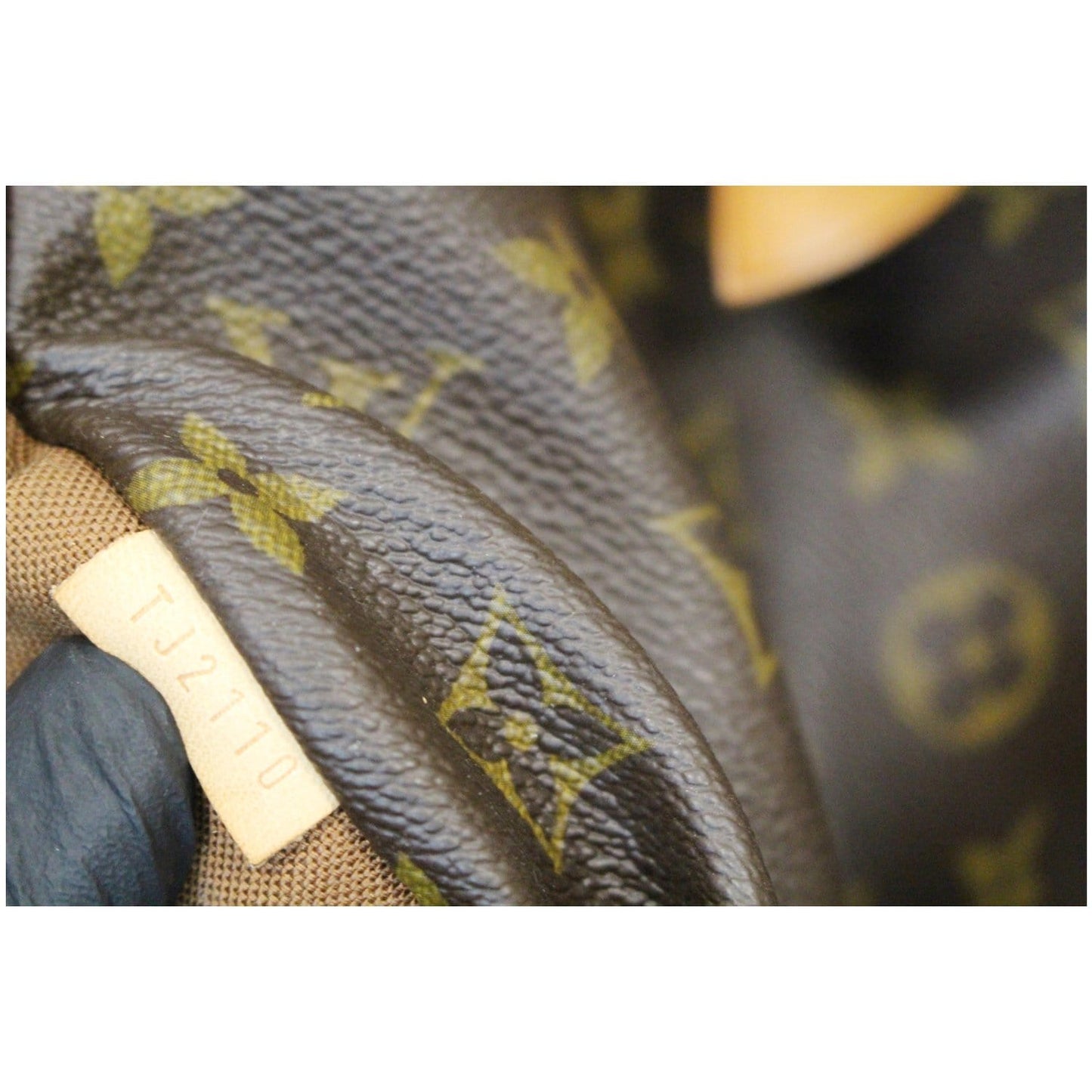 LOUIS VUITTON Totally MM Monogram Canvas Shoulder Bag Brown