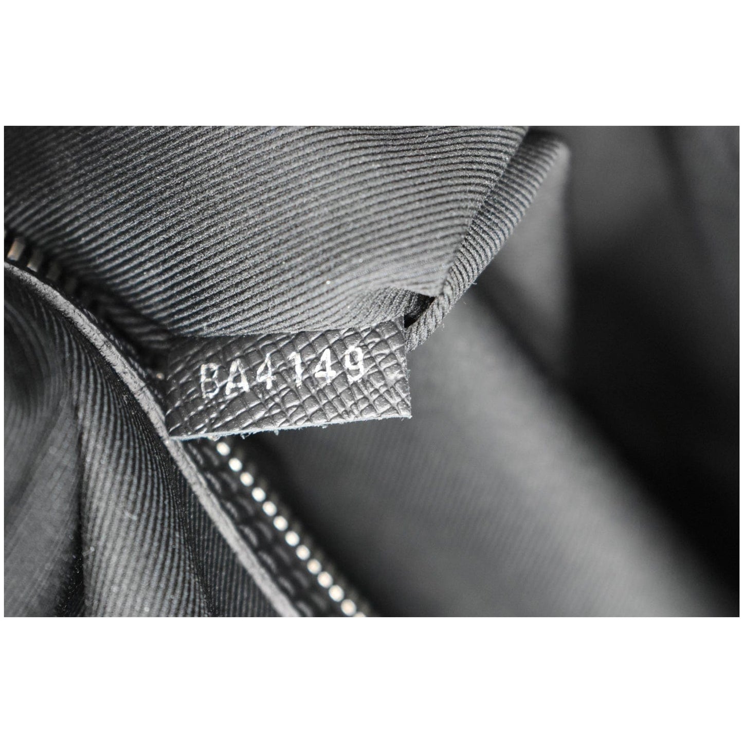 LOUIS VUITTON Keepall 50 Bandouliere Monogram Taiga Leather Travel Bag Black