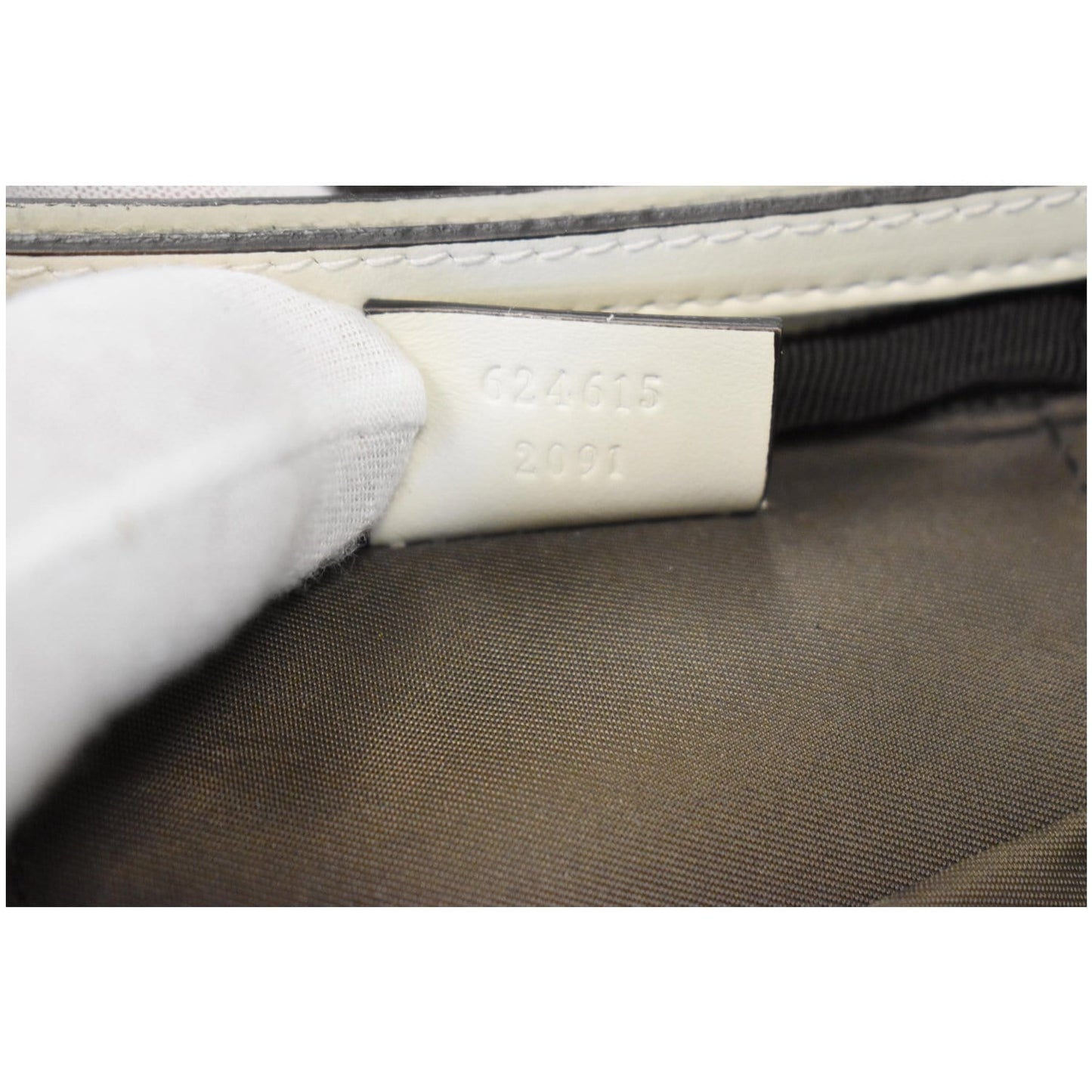 GUCCI GG Marmont Matelasse Chevron Leather Cosmetic Case White 624615