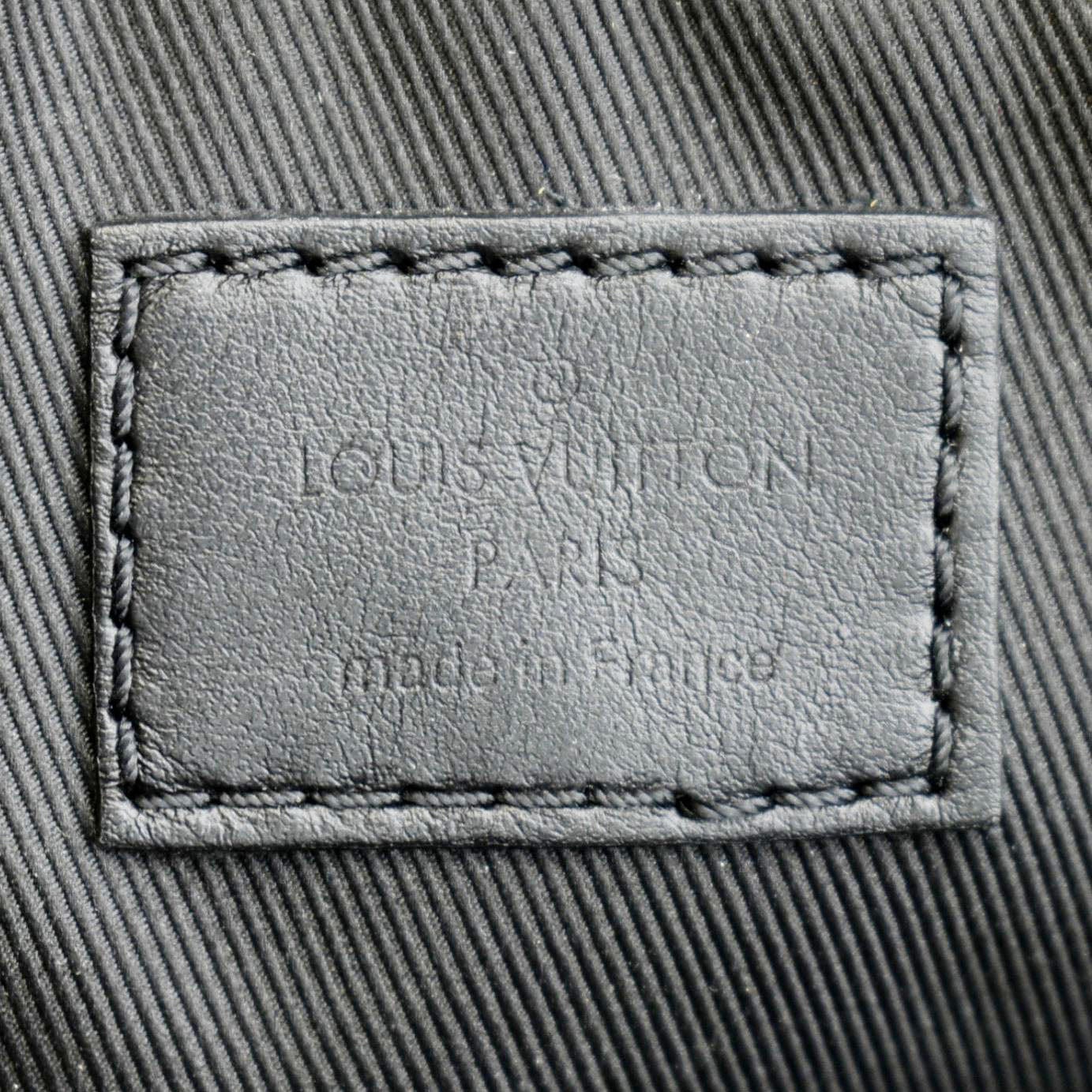 LOUIS VUITTON Trio Damier Graphite Messenger Bag Gray