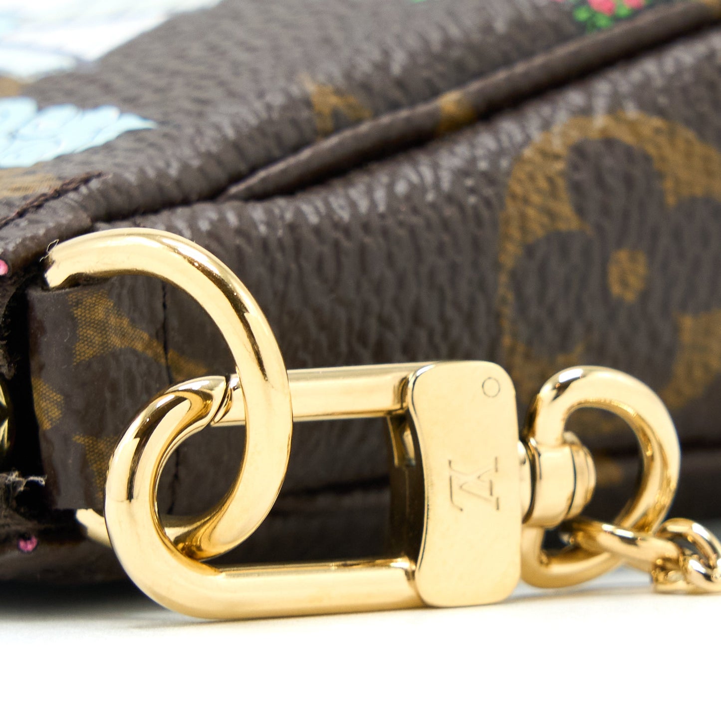 Louis Vuitton 2022 Christmas Limited Mini Pochette Accessories Monogram Canvas Seoul Boutique