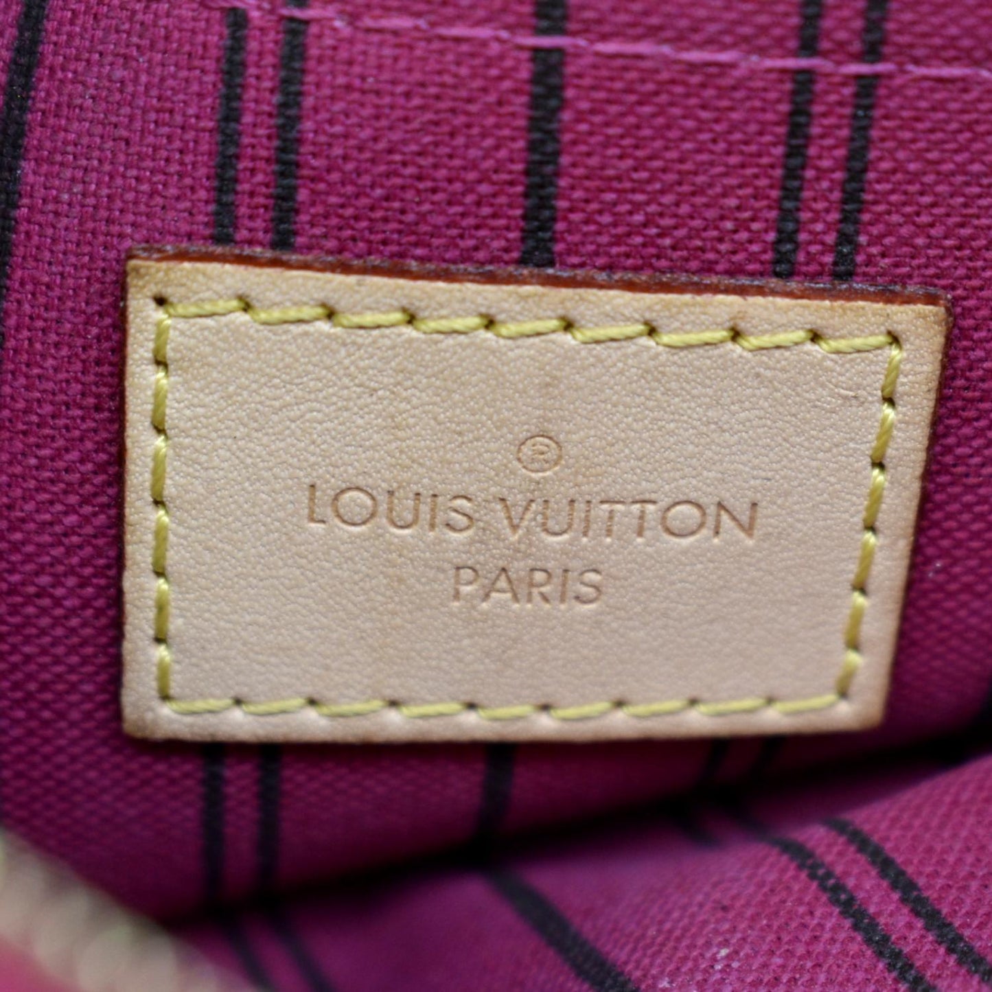 LOUIS VUITTON Neverfull Monogram Canvas Pochette Wristlet Pouch Fuchsia