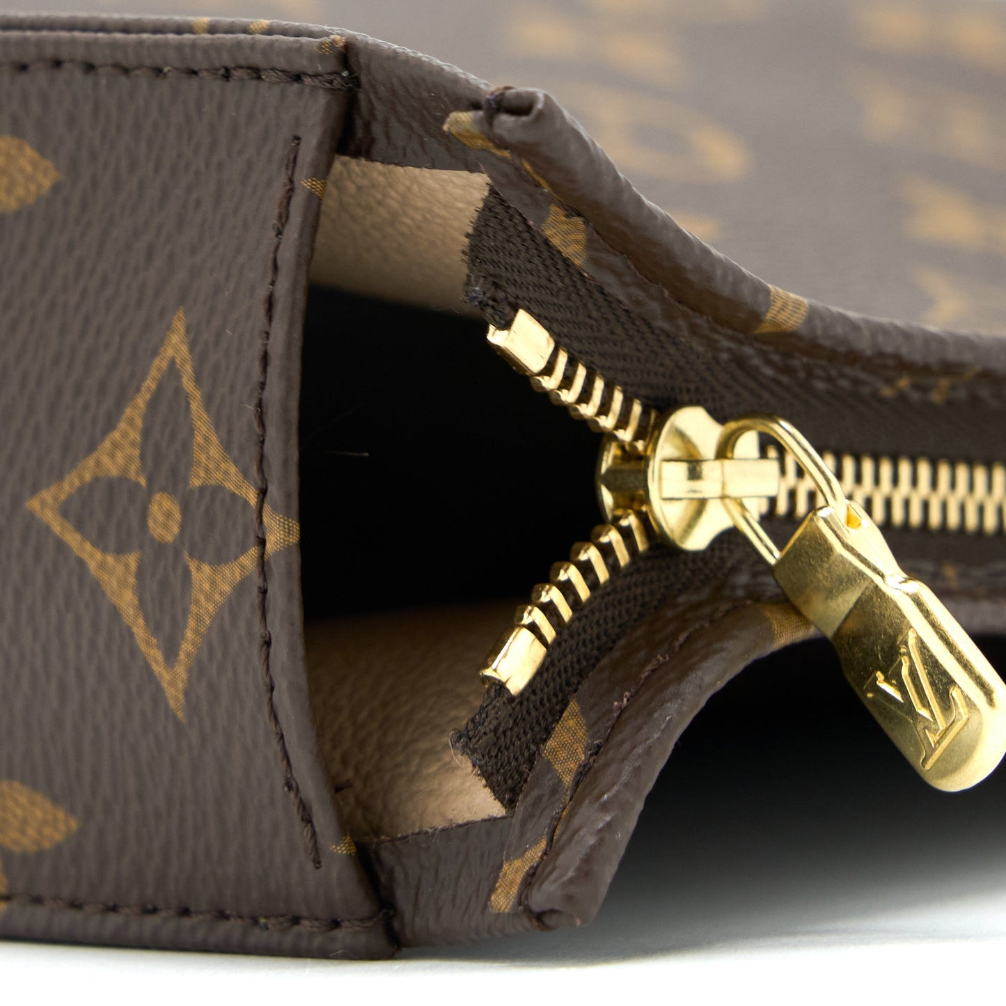 Louis Vuitton Toiletry Pochette 26 Monogram Canvas