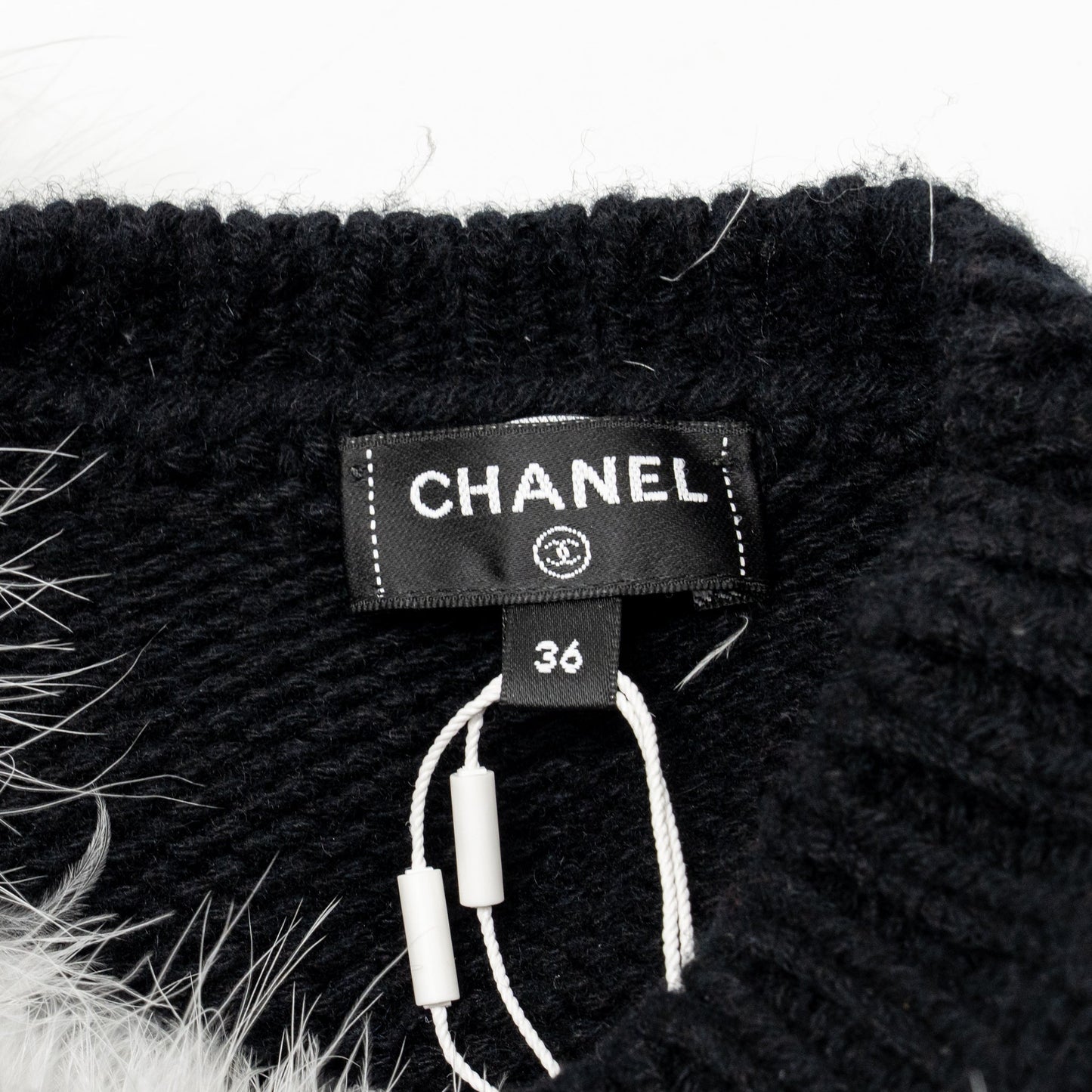 Chanel Size 36 23K pullover cashmere black / white