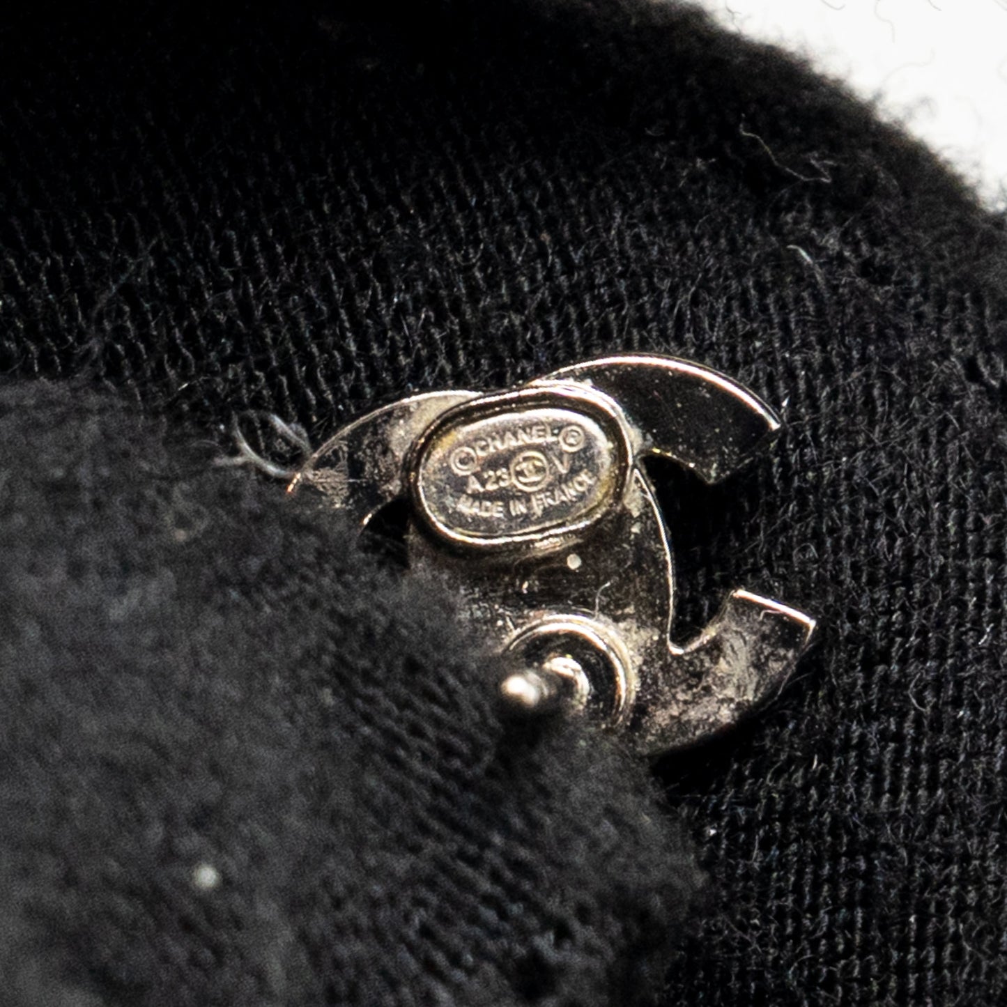 Chanel cc logo with pearl drop earrings silver tone