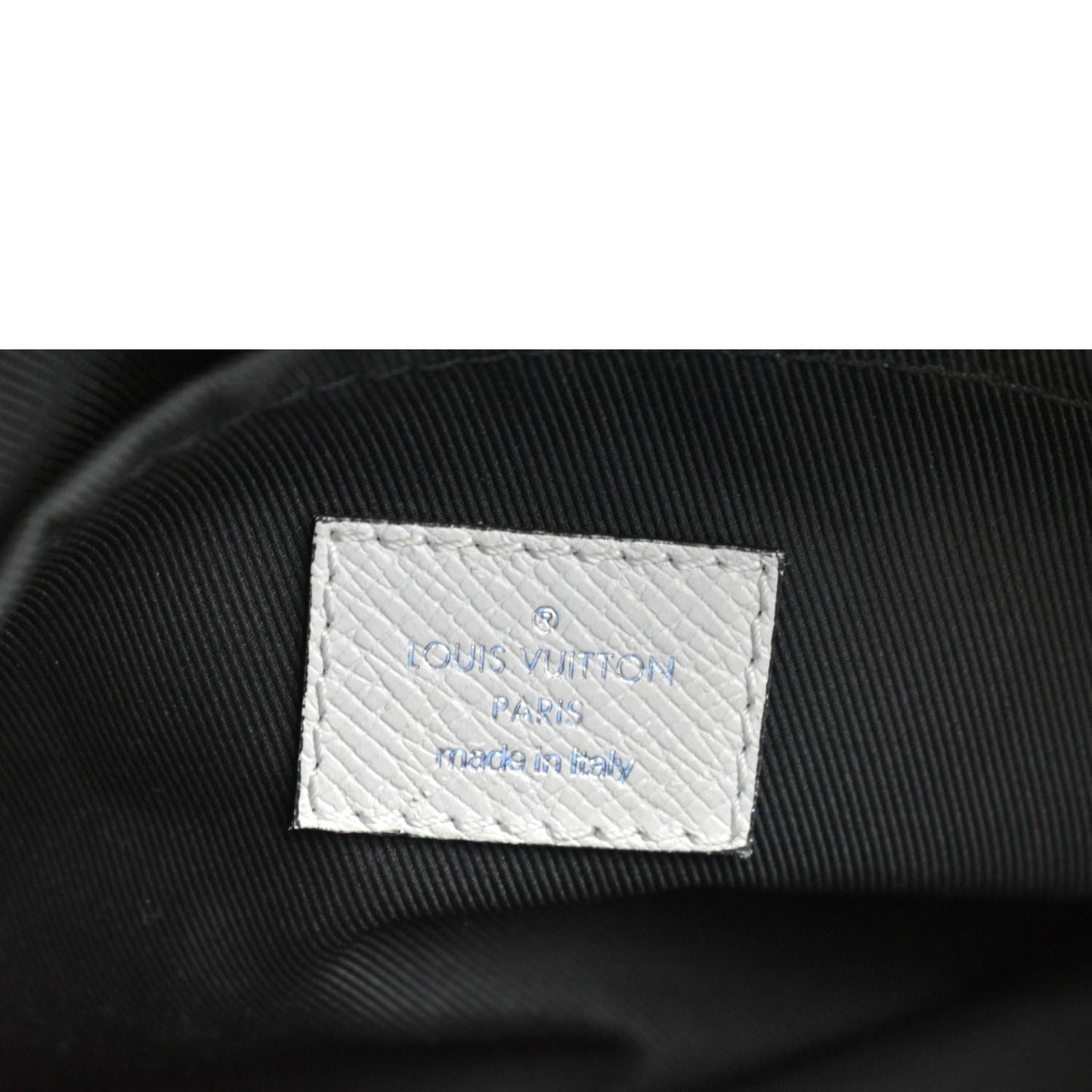 LOUIS VUITTON Outdoor Messenger Monogram Taiga Leather Shoulder Bag Antartica