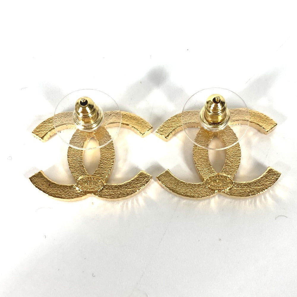 CHANEL Pierce metal gold 24C CC COCO Mark Women