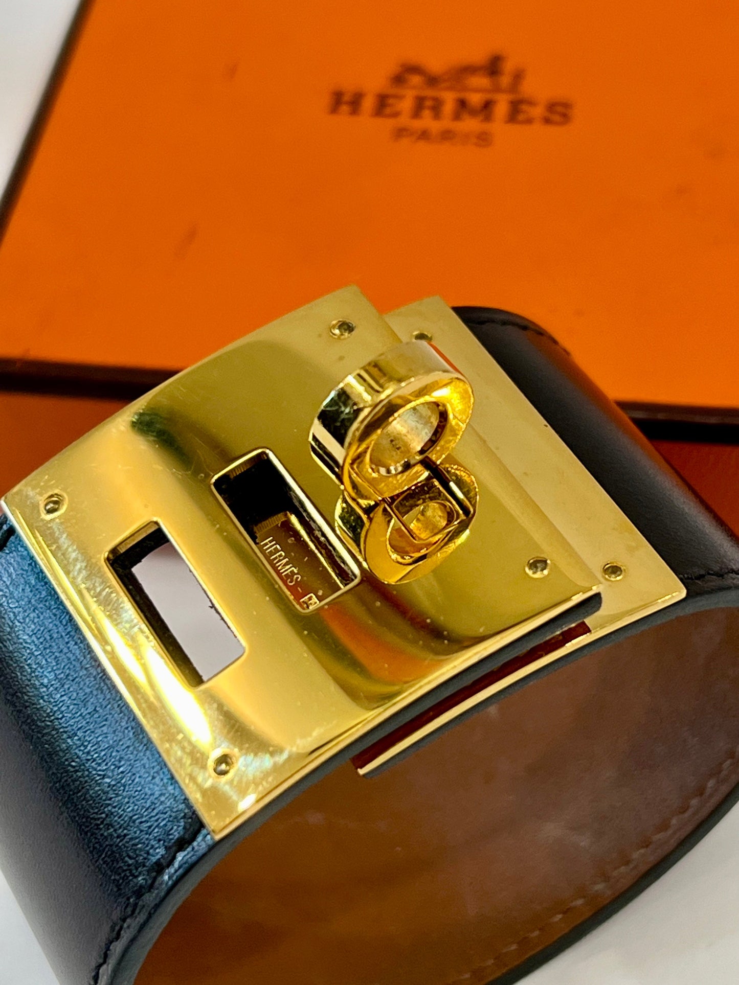HERMÈS KELLY DOG CUFF LEATHER BRACELET
