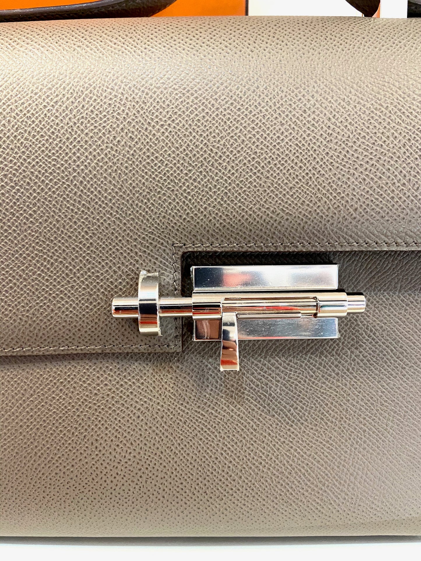 HERMÈS VERROU 21 EPSOM LEATHER SHOULDER BAG ETAIN