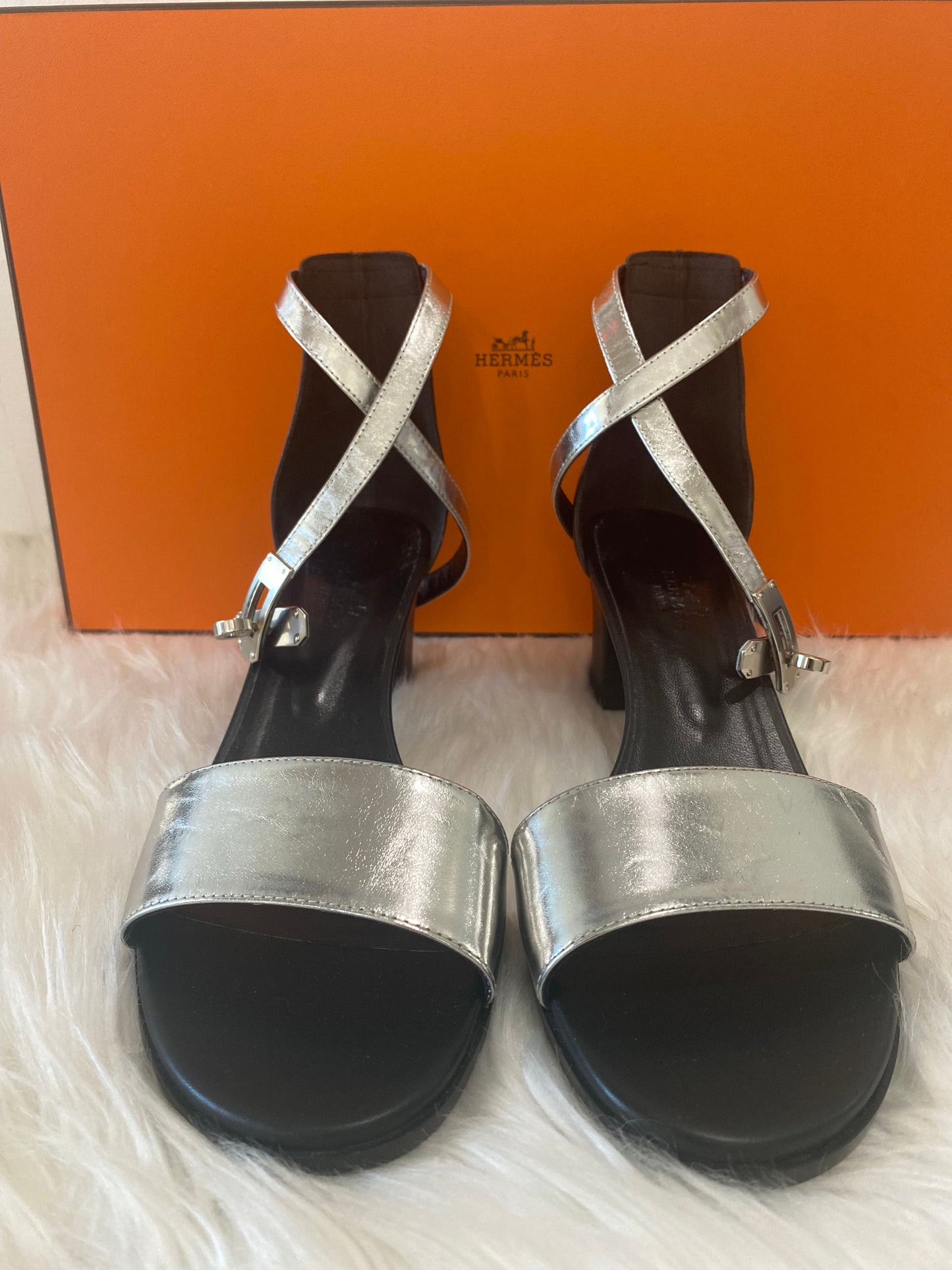 HERMÈS METALLIC SILVER LEATHER MANEGE ANKLE STRAP SANDALS