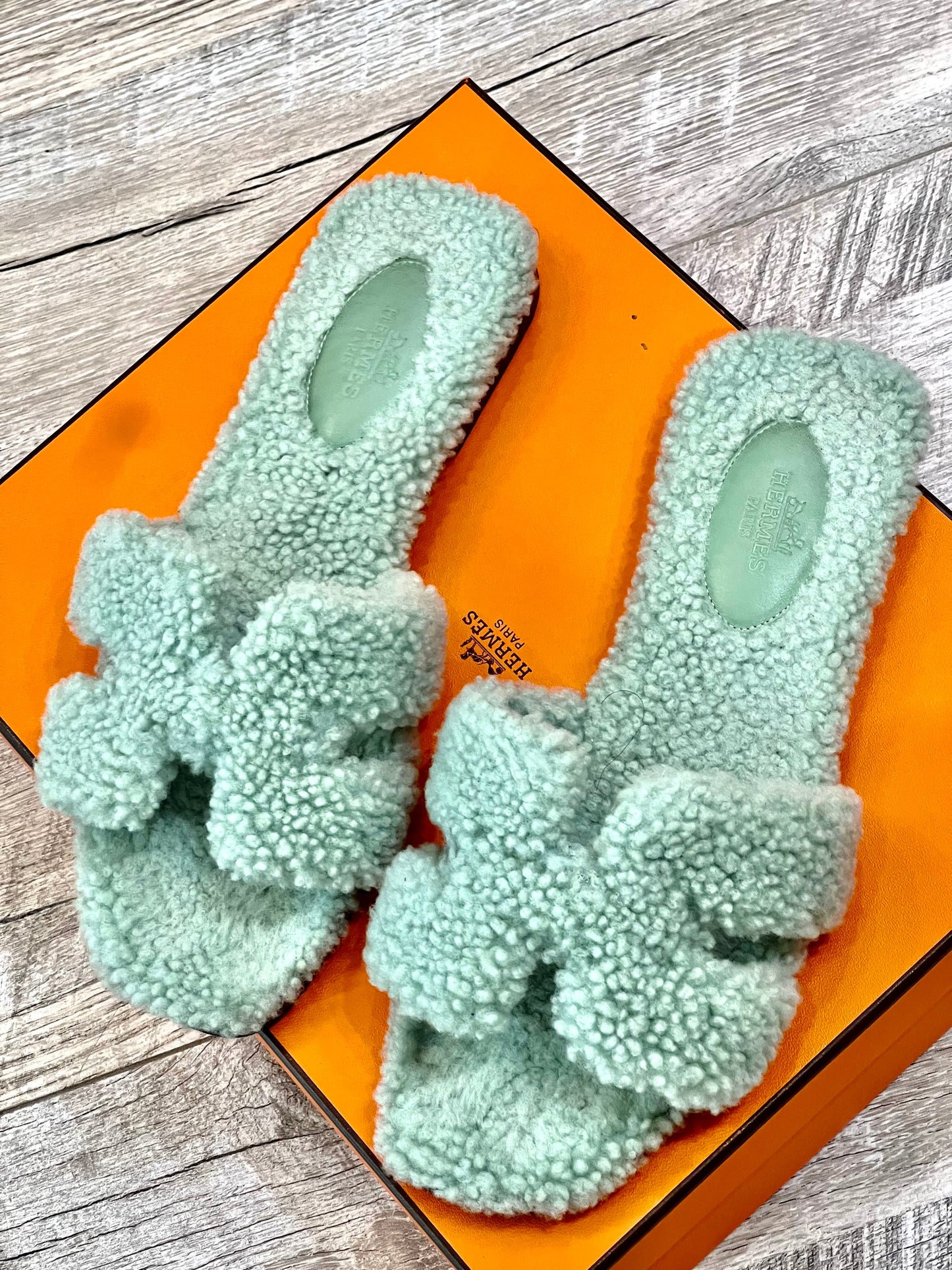 HERMÈS WOOLSKIN ORAN SANDALS IN VERT D'EAU