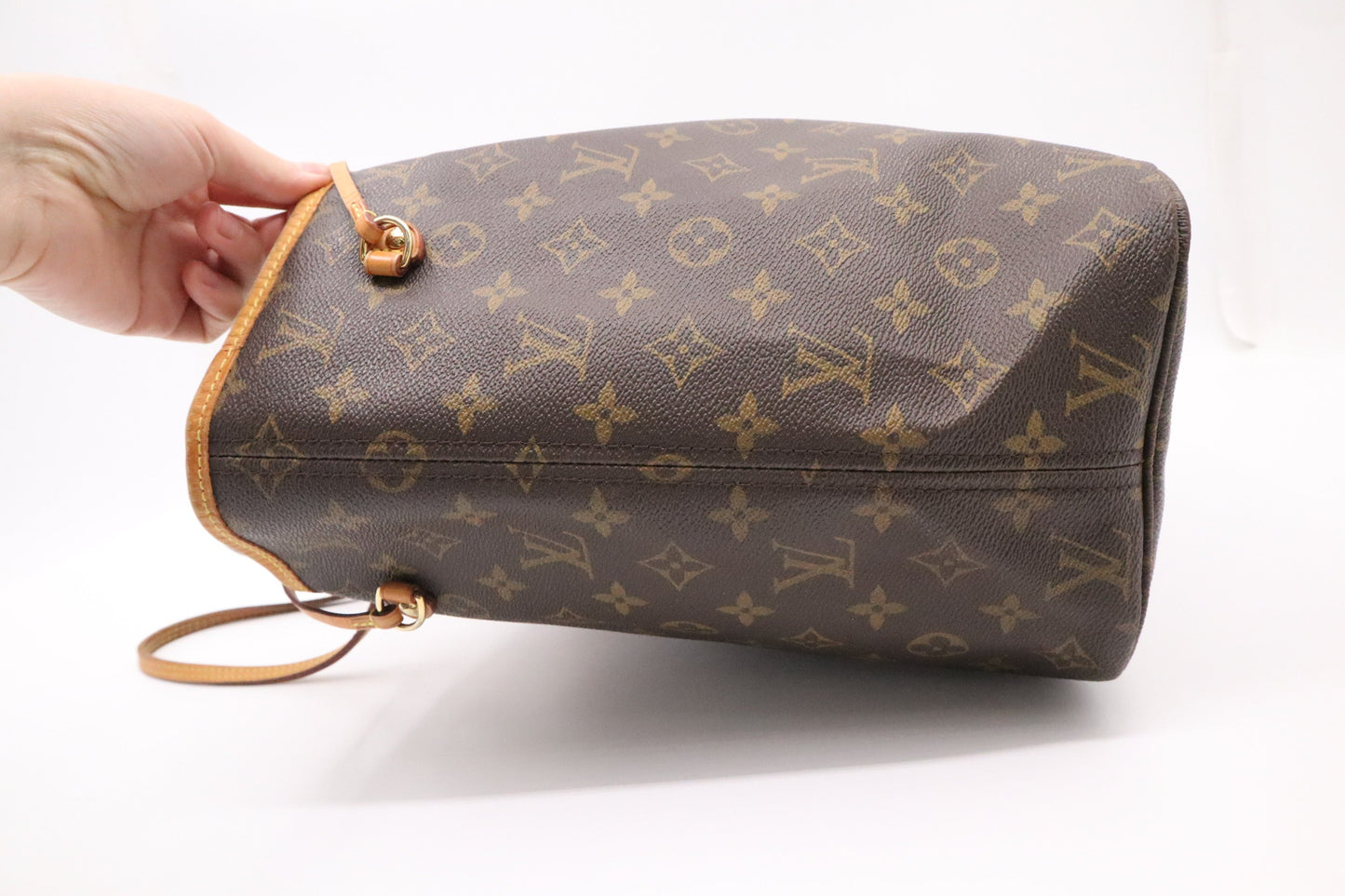 Louis Vuitton Neverfull MM in Monogram Canvas