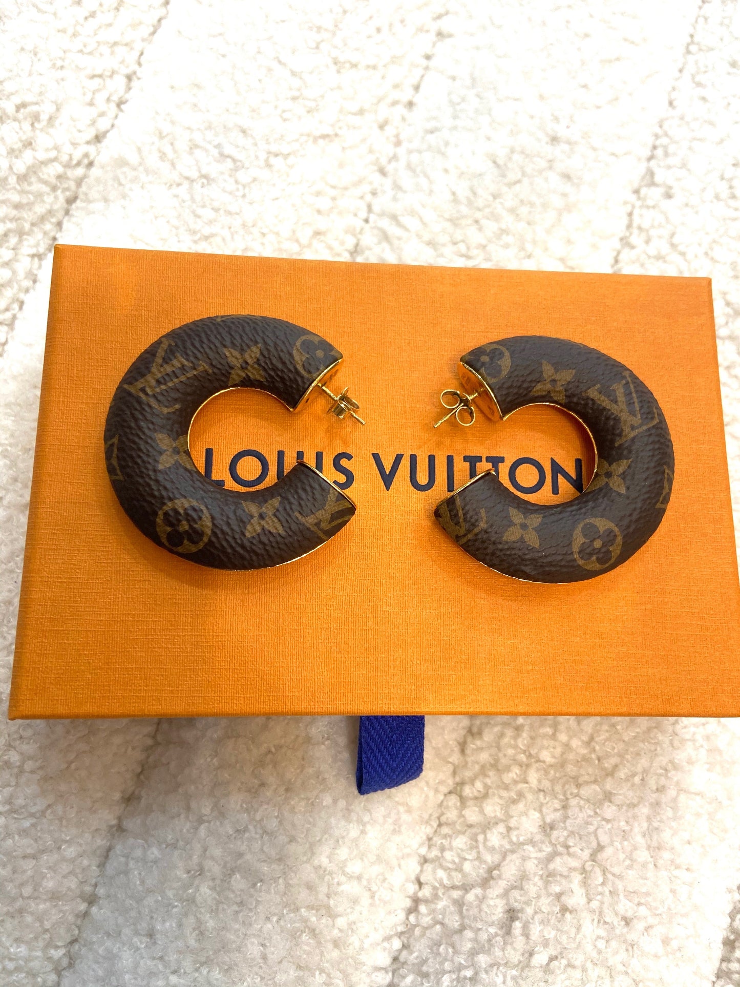 LOUIS VUITTON MONOGRAM WILD V HOOP EARRINGS