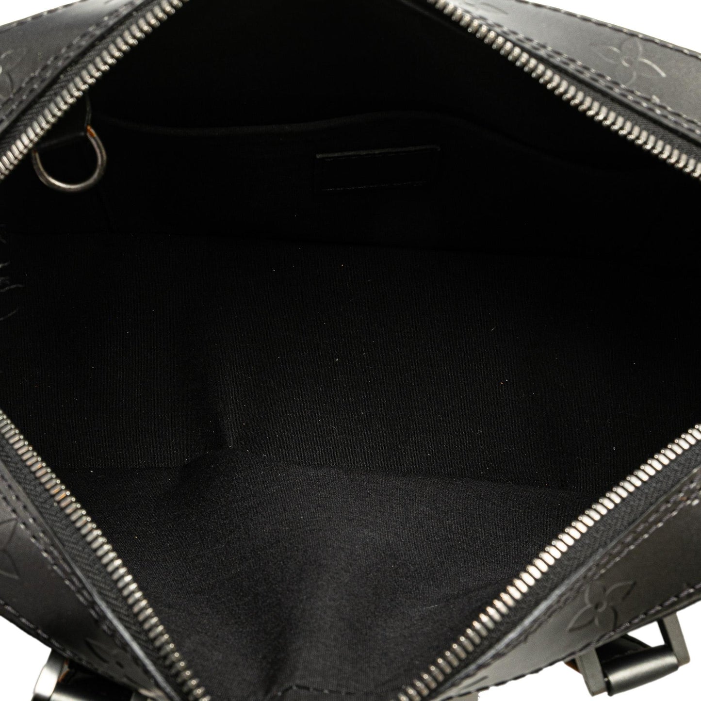 Louis Vuitton Monogram Mat Shelton (SHG-dE5A3H)
