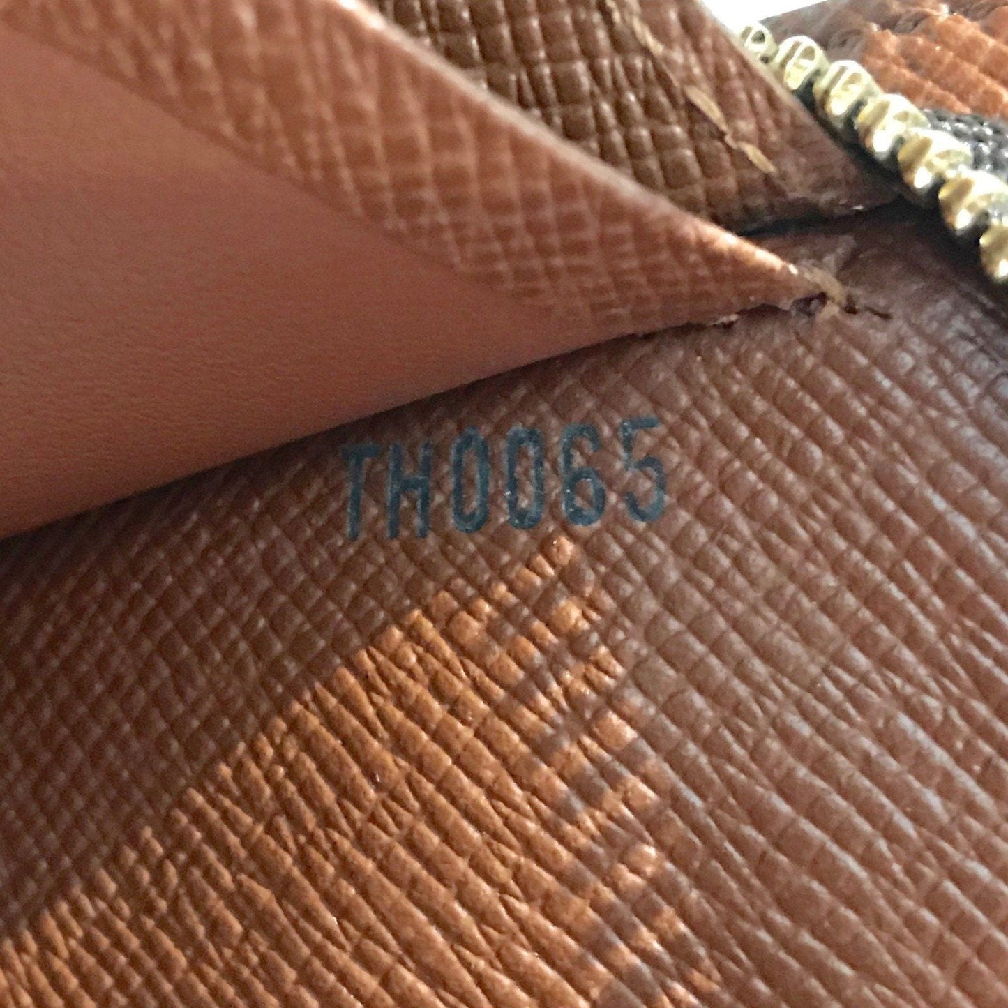 Louis Vuitton Monogram Zippy Wallet