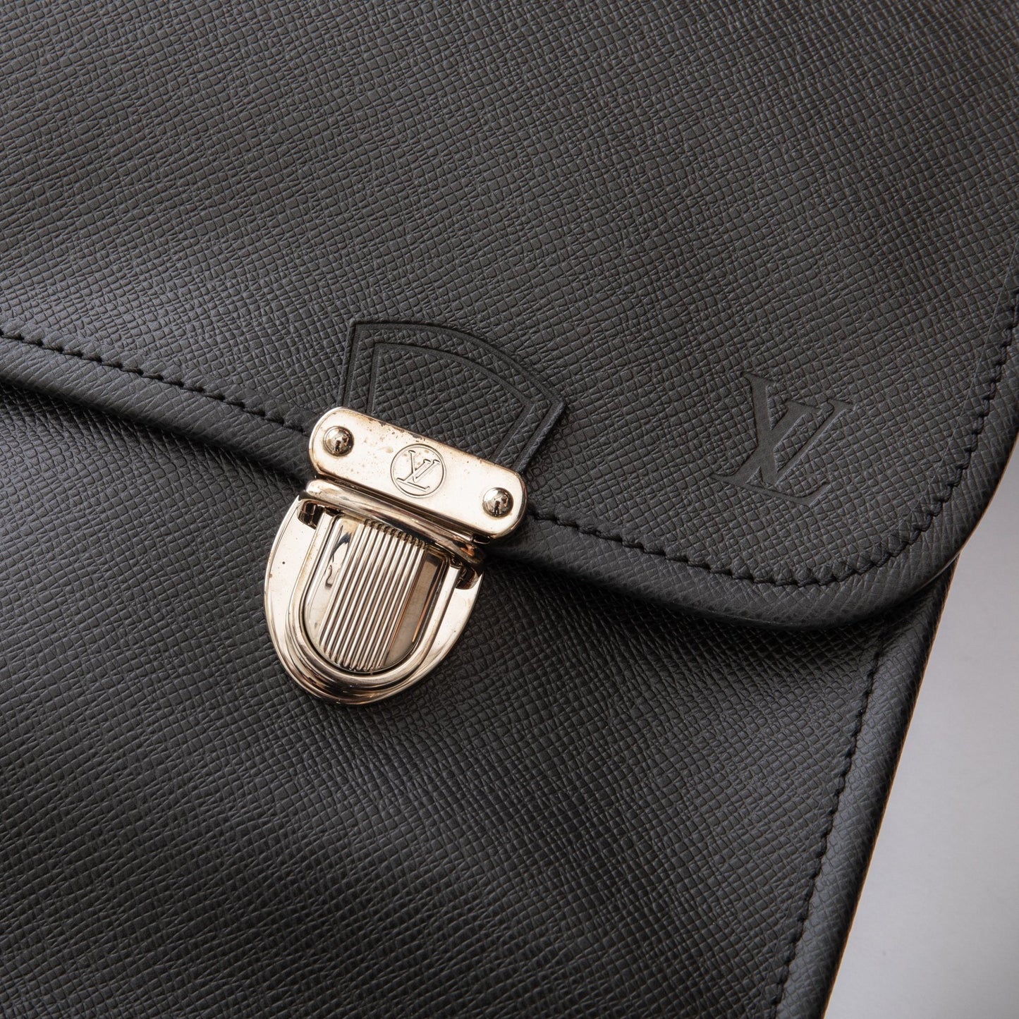 Louis Vuitton Taiga Alexei Messenger Bag