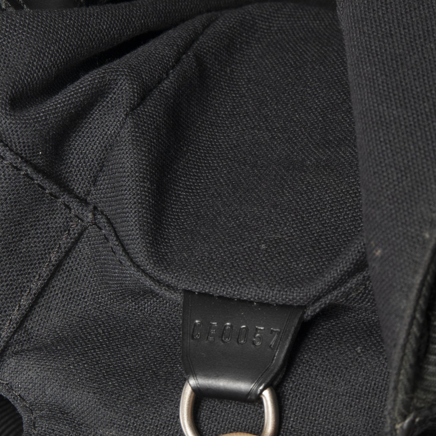 Louis Vuitton Taiga Dersou Messenger Bag