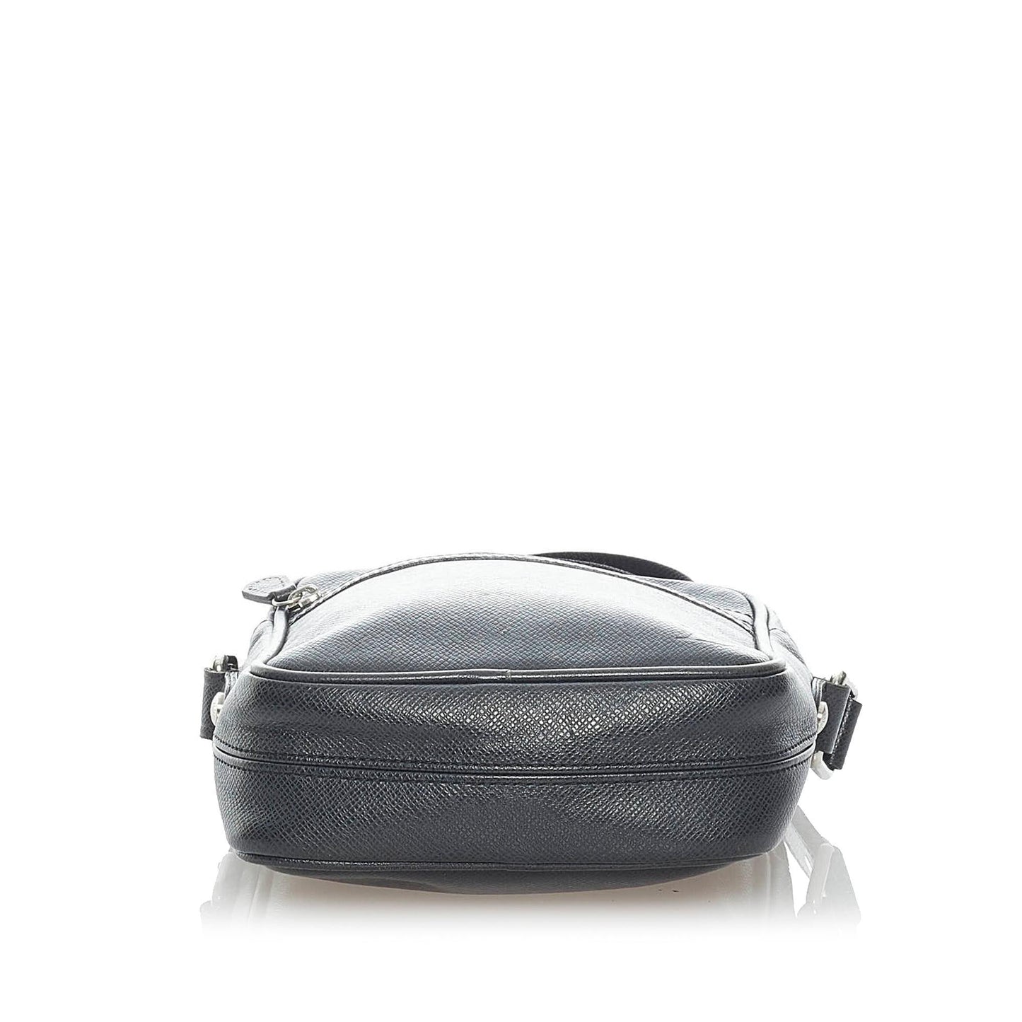 Louis Vuitton Taiga Dimitri (SHG-31714)