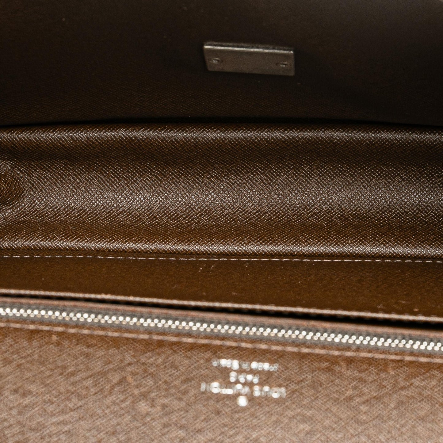 Louis Vuitton Taiga Selenga (SHG-sr5oLY)
