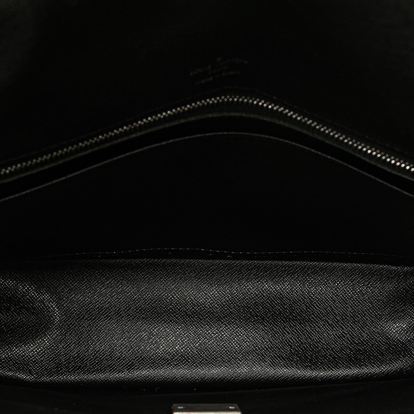 Louis Vuitton Taiga Selenga