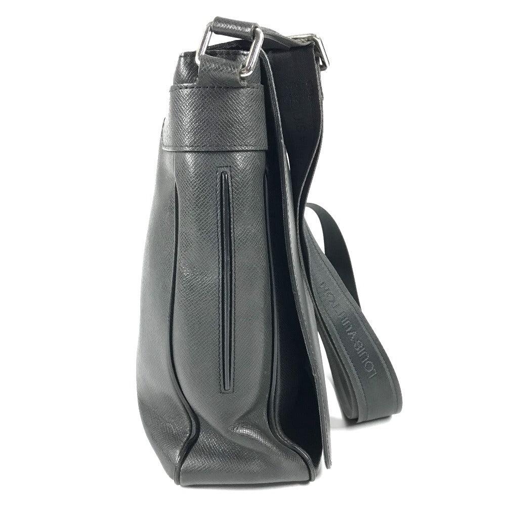 LOUIS VUITTON Shoulder Bag M32702 Taiga Leather black Taiga Milo unisex(Unisex)