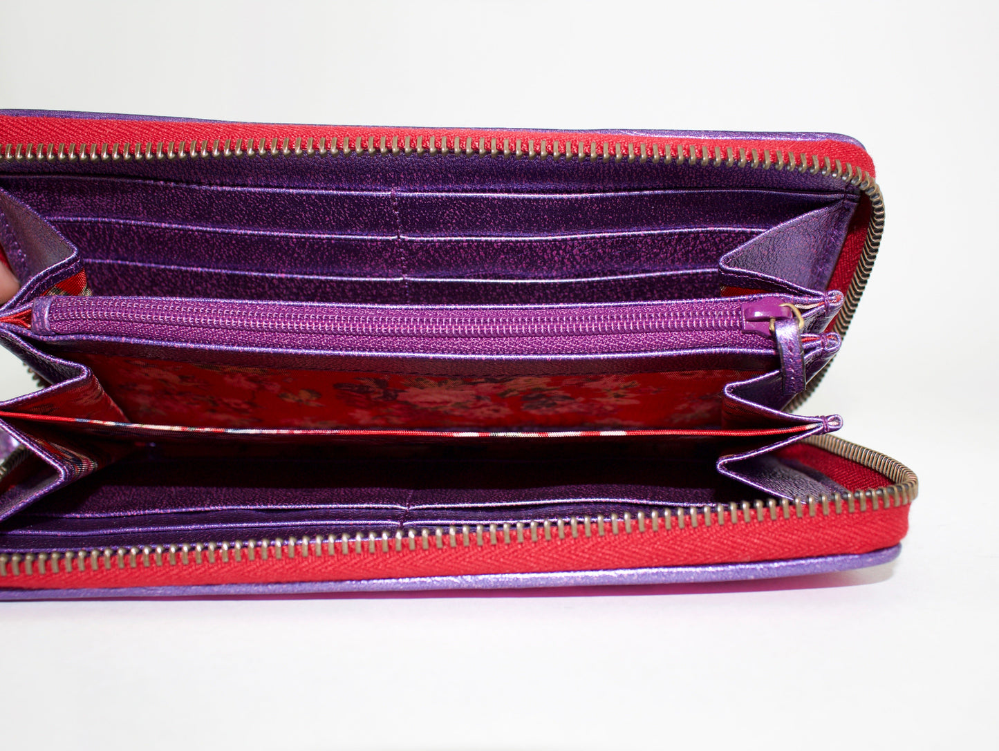 GUCCI LAMINATED ZIP AROUND WALLET