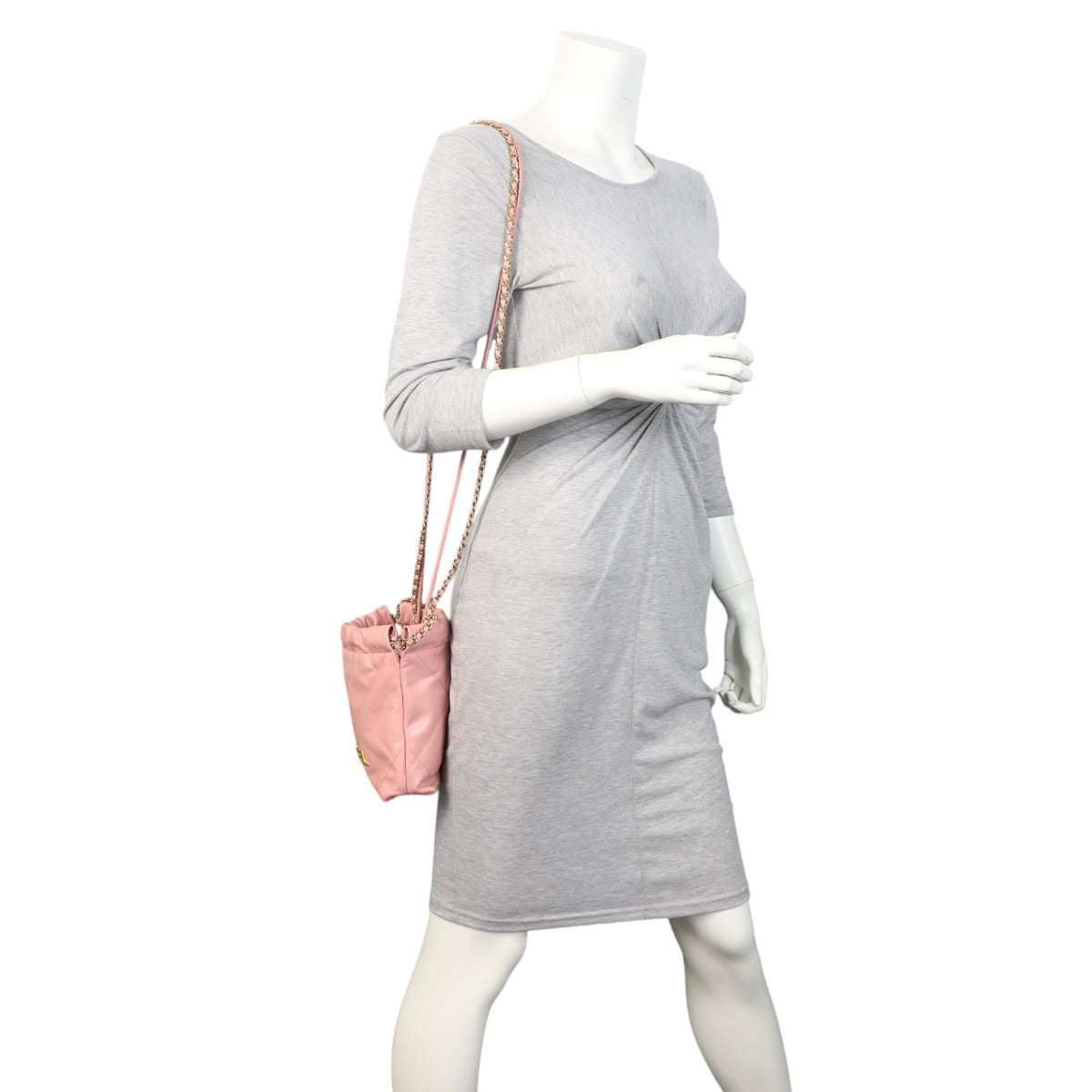 Chanel 22 Hobo Mini