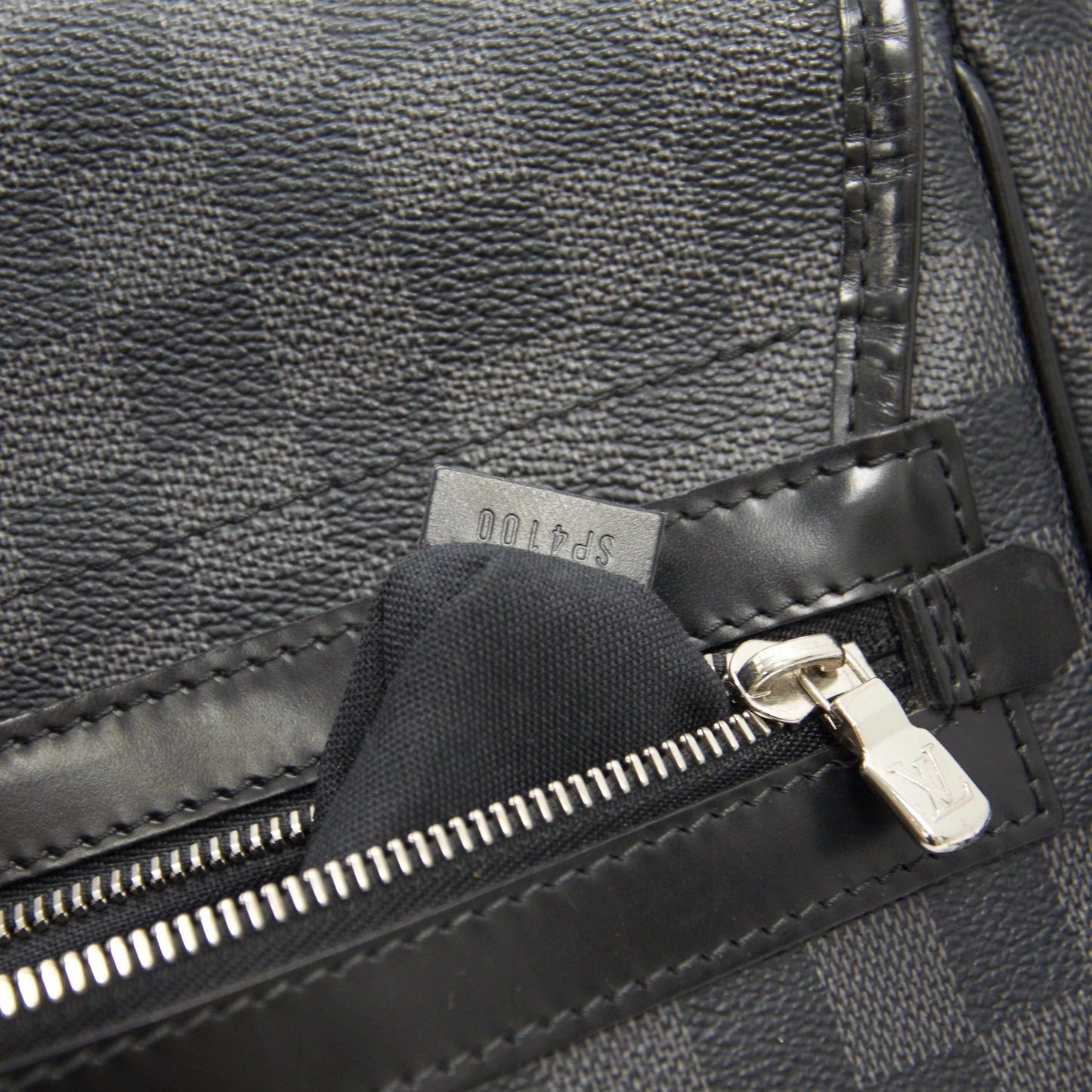 Louis Vuitton Damier Graphite Daniel MM Messenger Bag