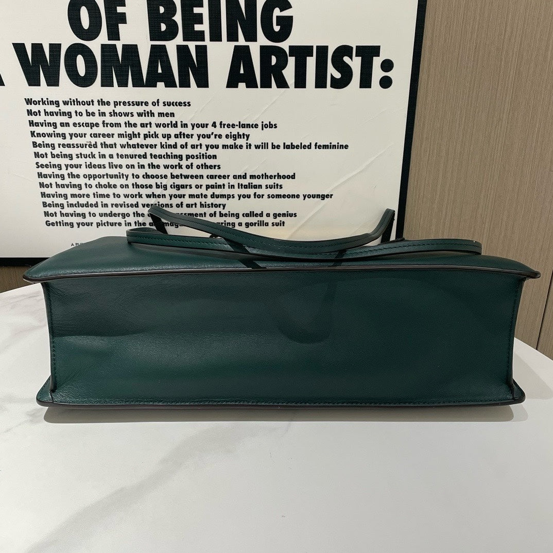 π Luxury CELINE Soft Clasp Medium (2020) #13203