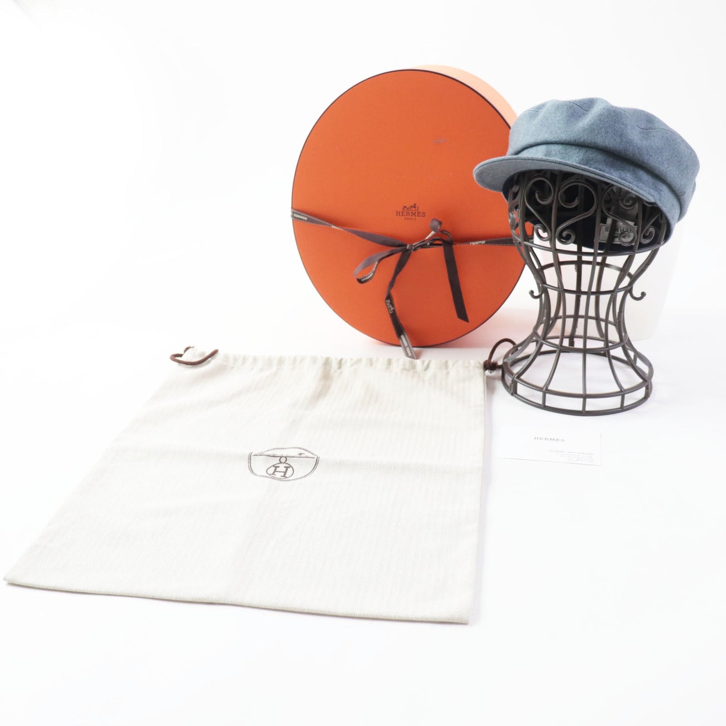 HERMES Casquette Outer: 100% cashmere, Lining: 65% viscose (rayon), Lining: 35% silk, Lining trim: 56% cotton, 44% viscose Lining decoration: 100% polyester blue Dauville Women 57