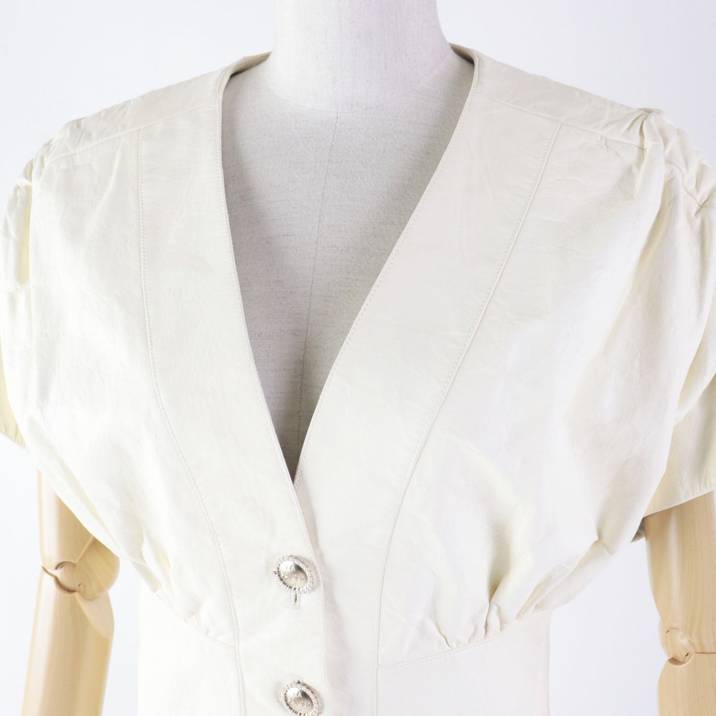 CHANEL leather jacket P60304 Outer: 100% lambskin; Lining: 75% cotton, 25% silk Ivory LA PAUSA Women 34