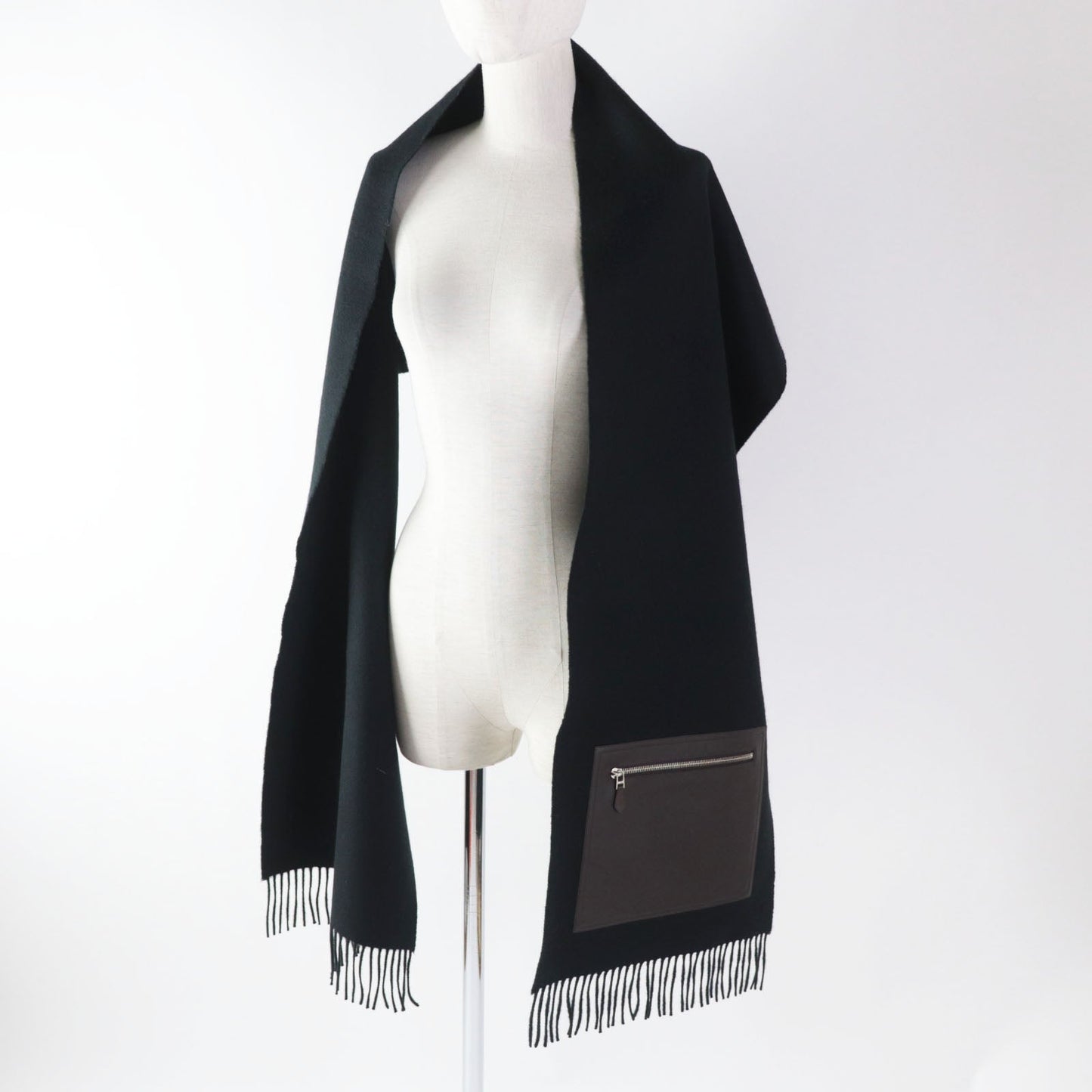 HERMES Scarf Main: 100% cashmere, Lining: 100% silk, Leather part: sheepskin black Escharp Pocket Silk In Women