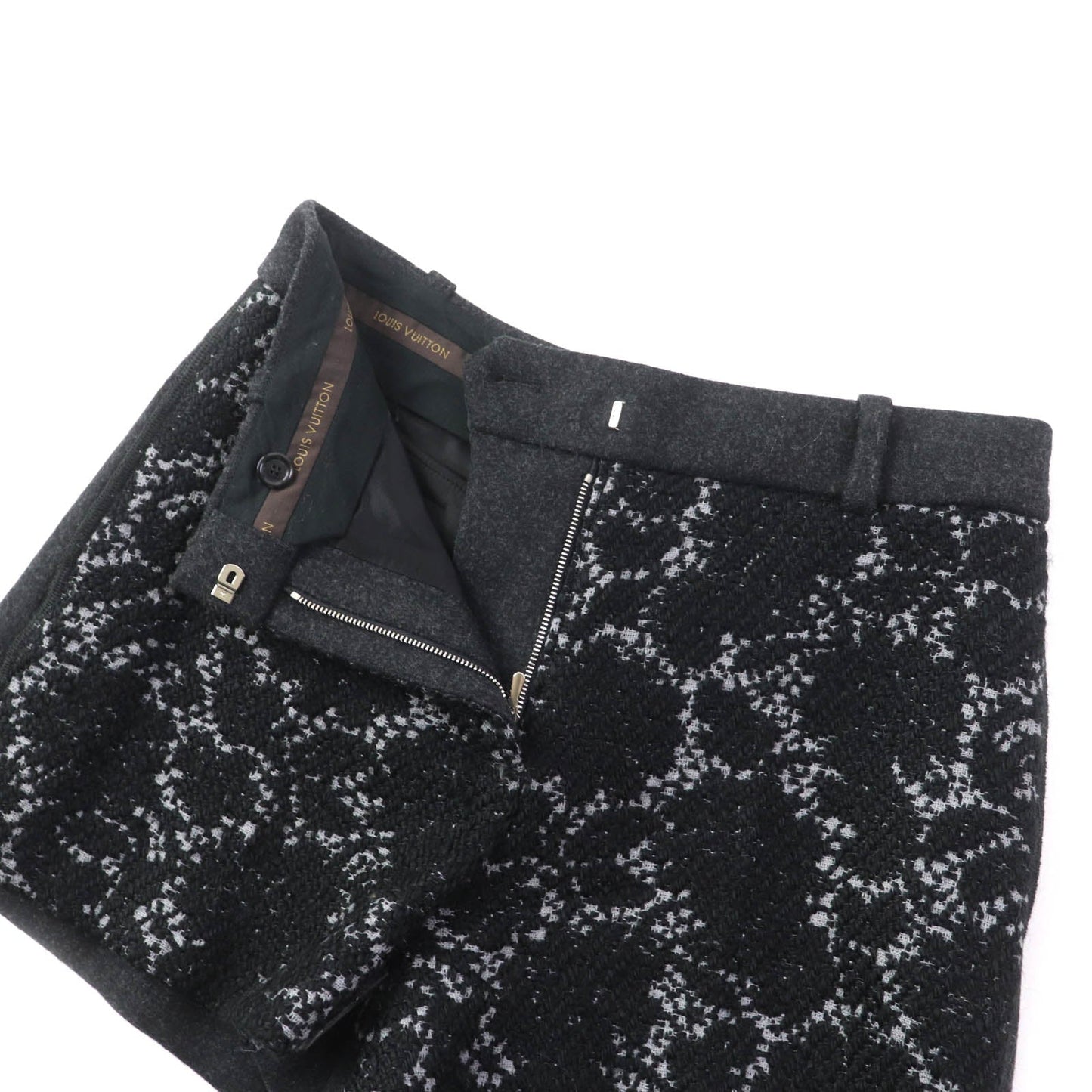LOUIS VUITTON Shorts Outer: 100% wool, Lining: 60% rayon, Lining: 35% cupra, Lining: 5% polyurethane, Part: 80% wool, 20% cashmere Black Grey Women 34