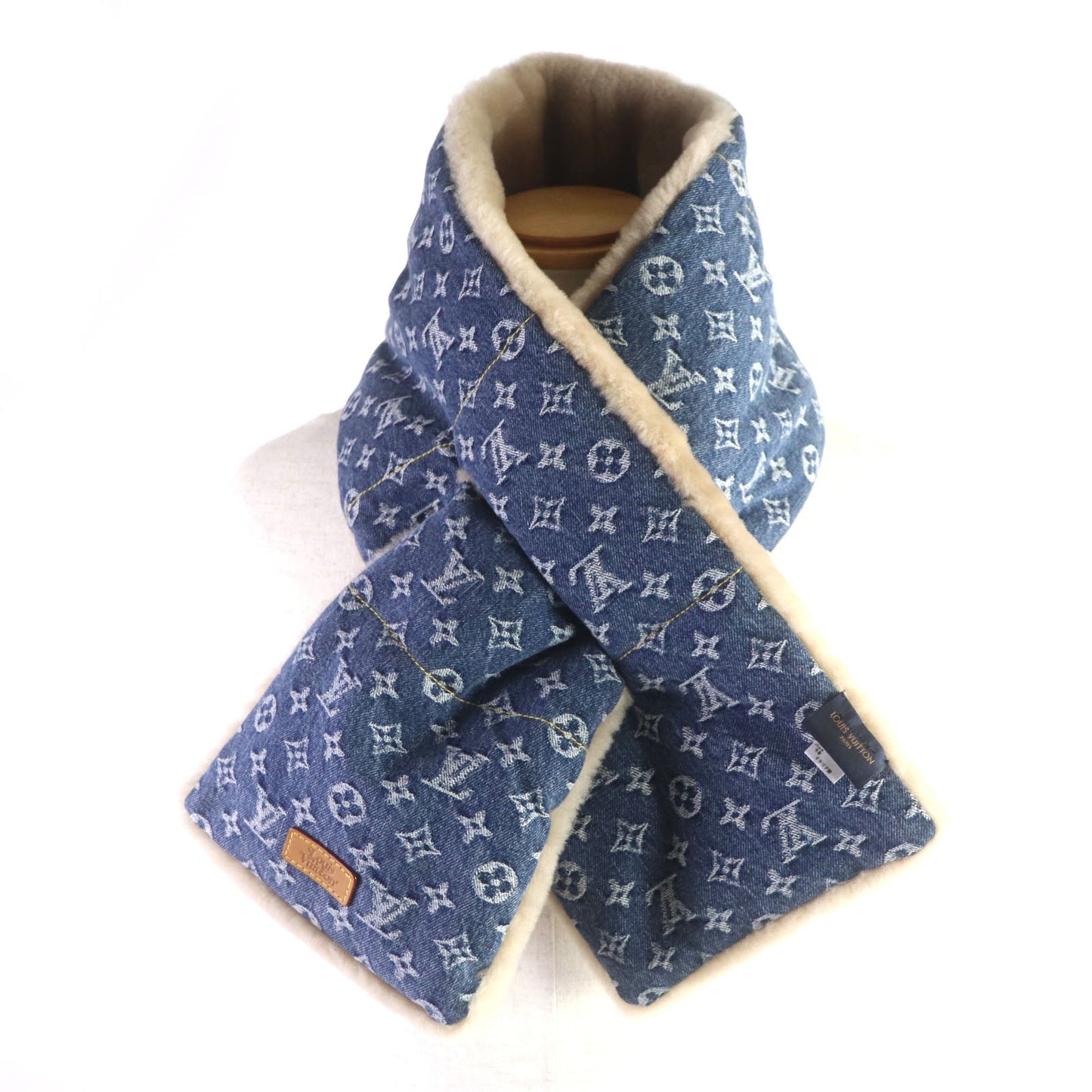 LOUIS VUITTON Scarf Main: 100% wool, Lining: 100% cotton, Filling: 100% polyester, Patch: Cowhide Blue beige Monogram denim Echarpe Shearling mens