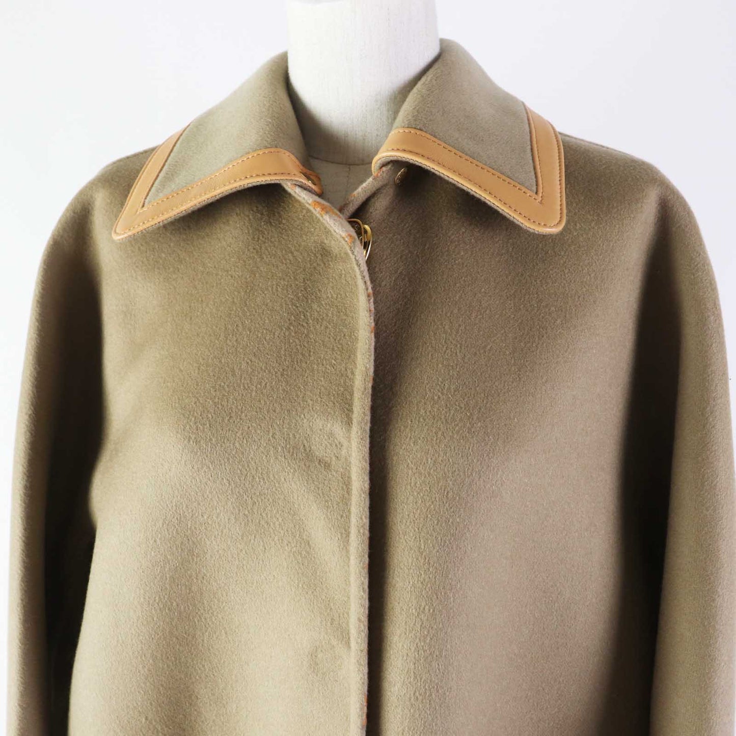 LOUIS VUITTON coat 1ABQP2 Outer material: 99% wool, Outer material: 1% silk, Part: Lamb leather beige Removable collar double face coat Women 36
