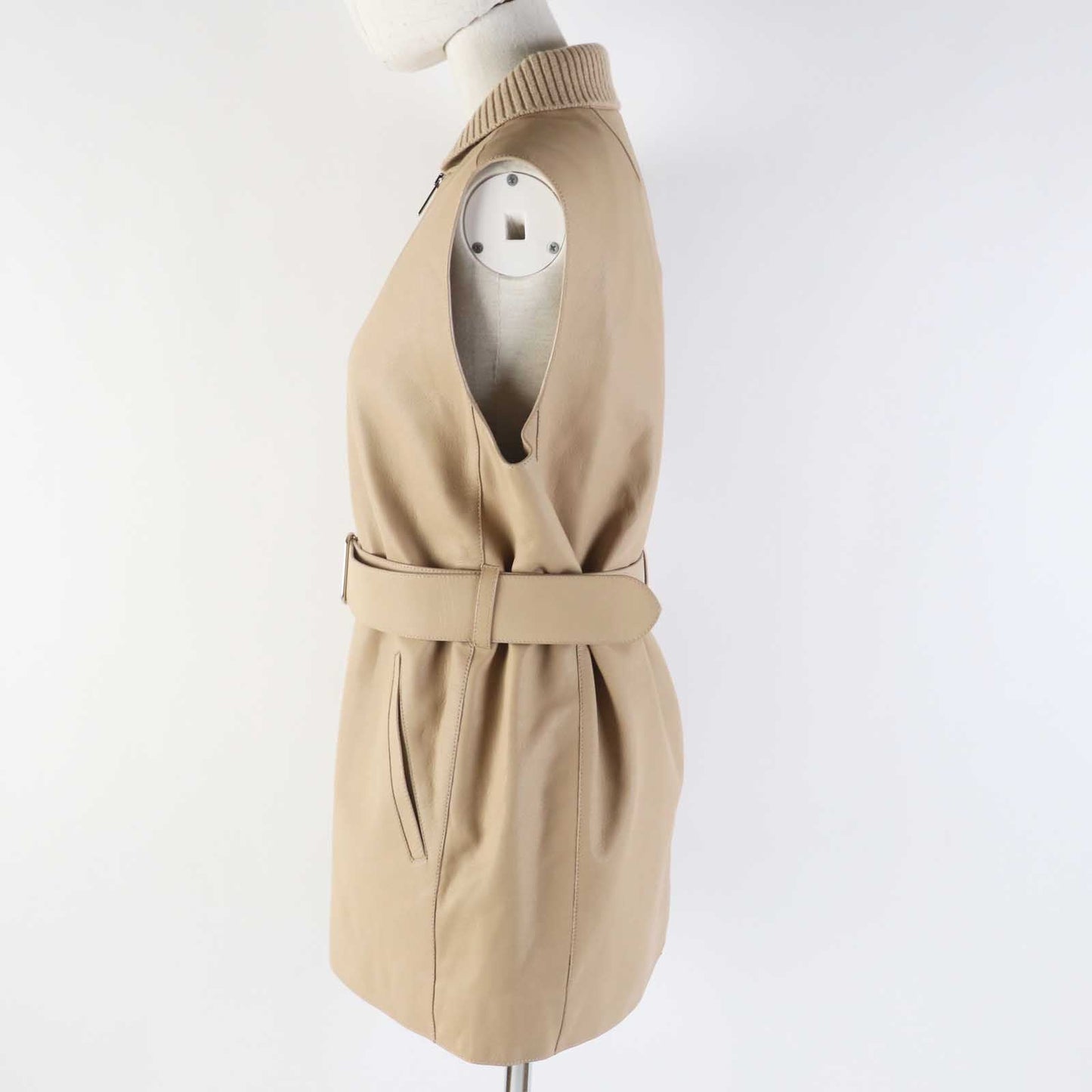 HERMES Vest 3E1216D8 Main: Goatskin Part: Cashmere 61%, Cotton 34%, Polyamide 4%, Polyurethane 1% Lining: Polyester 66%, Cotton 34% Other: Cashmere 55%, Polyester 45% beige Women 36