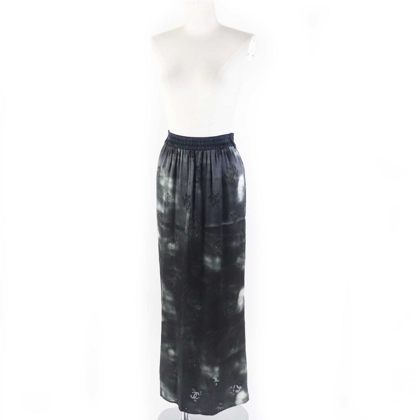CHANEL Long skirt P73038 Main: 69% rayon, Main: 31% silk, Part: 93% silk, Part: 7% elastane (polyurethane) black Mtiers d'art collection Women 34