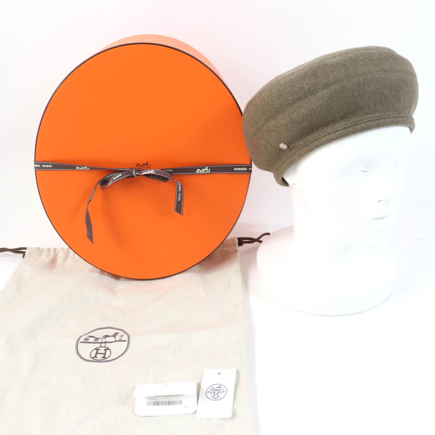 HERMES beret Main: 100% cashmere, Lining: 65% rayon, Lining: 35% silk, Inner decoration: 100% polyester Brown type Saint Honor Women 58
