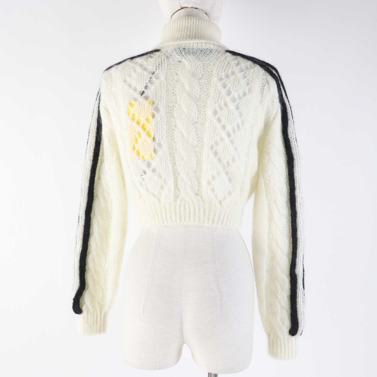 GUCCI knit 713023 Outer: 67% mohair, Outer: 28% nylon, Outer: 5% wool, Part: 63% mohair, Part: 29% nylon, : 7% wool, 1% polyurethane Embroidery: 67% mohair, 28% nylon, 5% wool Inner: 75% acetate, 25% silk white Women XS