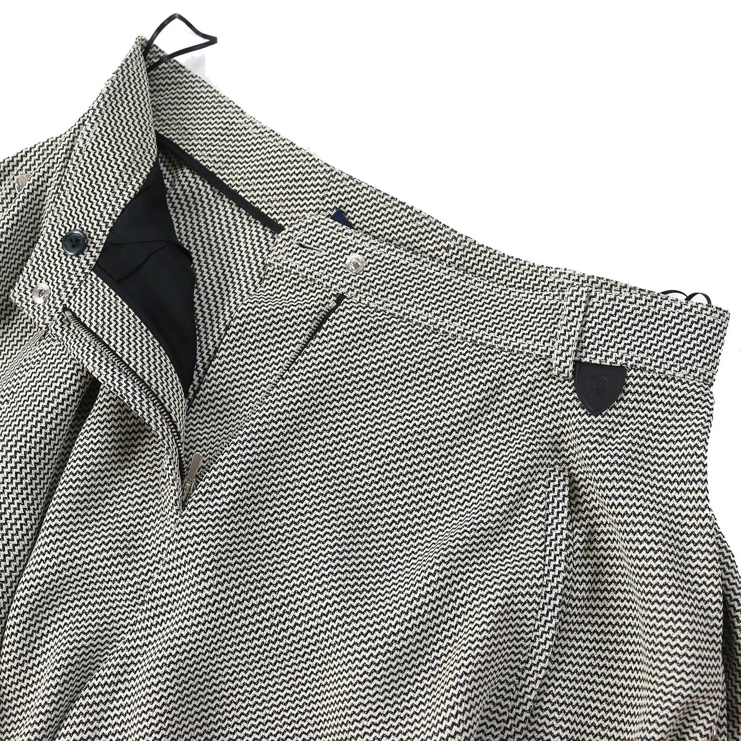 LOUIS VUITTON Shorts Outer: 53% rayon, Outer: 47% acetate, Lining: 100% silk Beige black Women 40