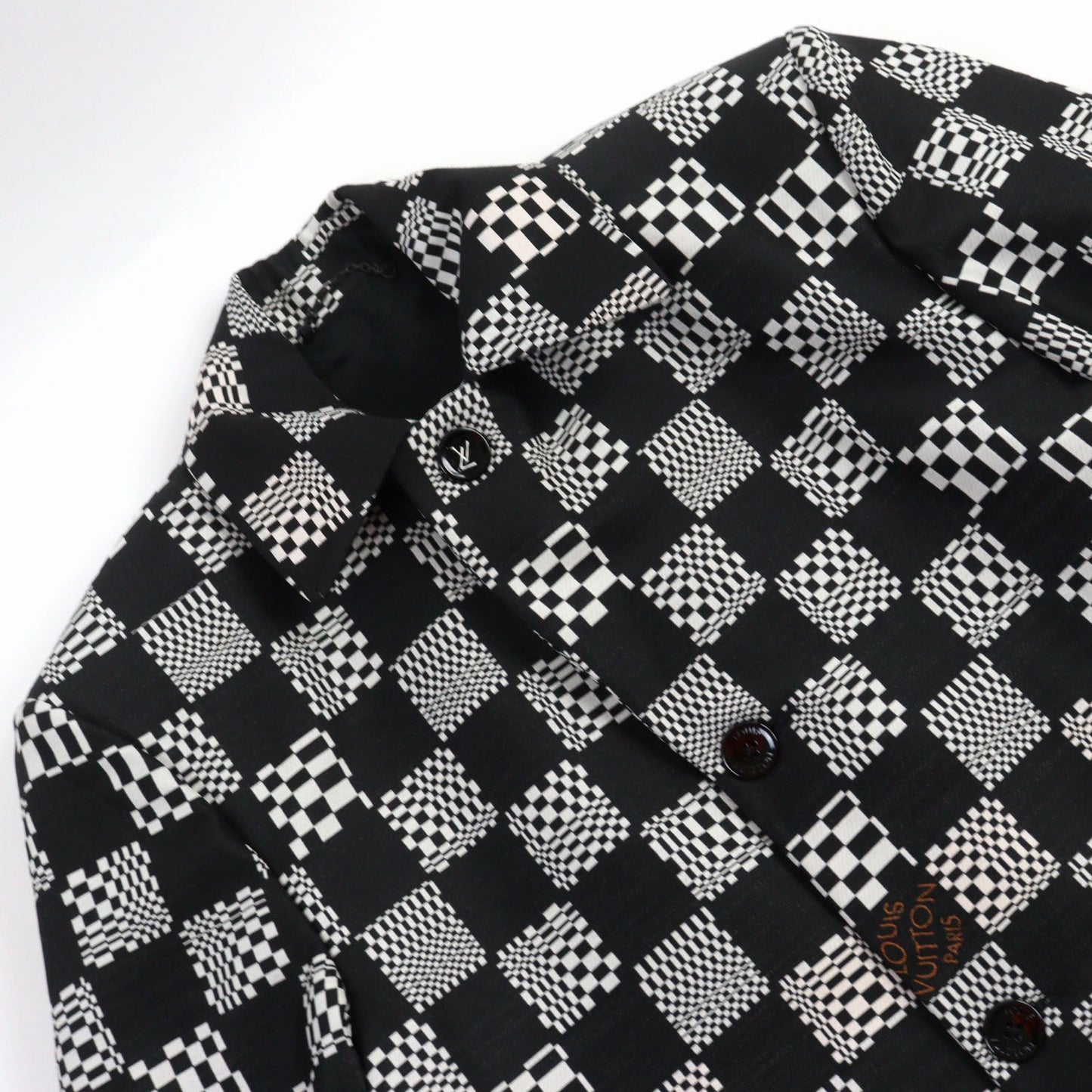 LOUIS VUITTON Chester coat HKC71W Outer: 68% wool, Outer: 32% polyester, Lining: 30% cupra, Lining: 27% acetate, Lining: 24% rayon Black White mens 50