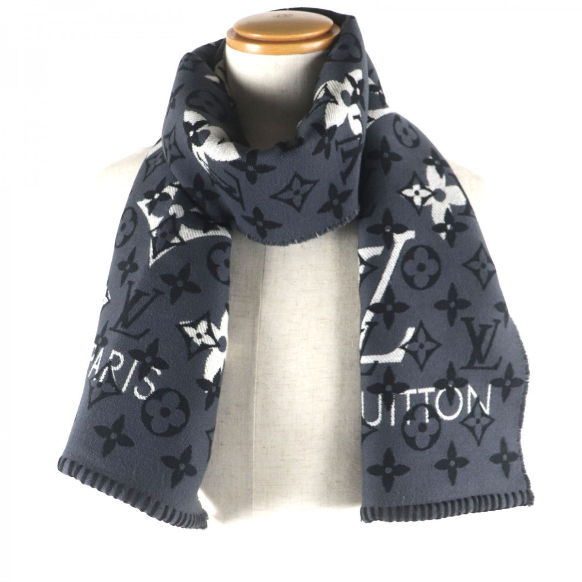 LOUIS VUITTON Scarf M76377 Main: 89% wool, Main: 11% silk gray Monogram Echarpe All You Need mens