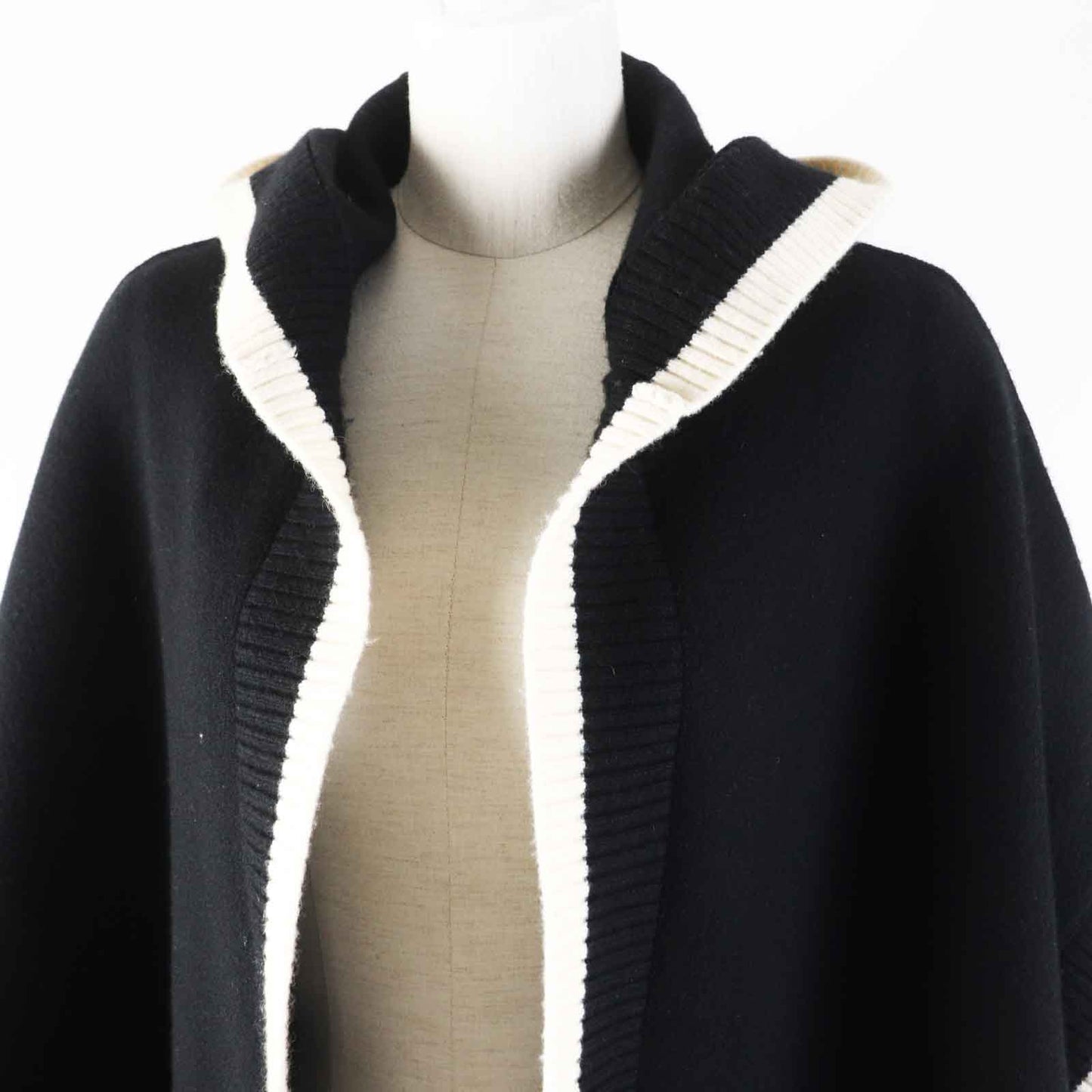 BURBERRY poncho 8031544 Outer material: 70% wool, Outer material: 28% cashmere, Outer material: 1% polyamide (nylon) Black White Women ONE SIZE